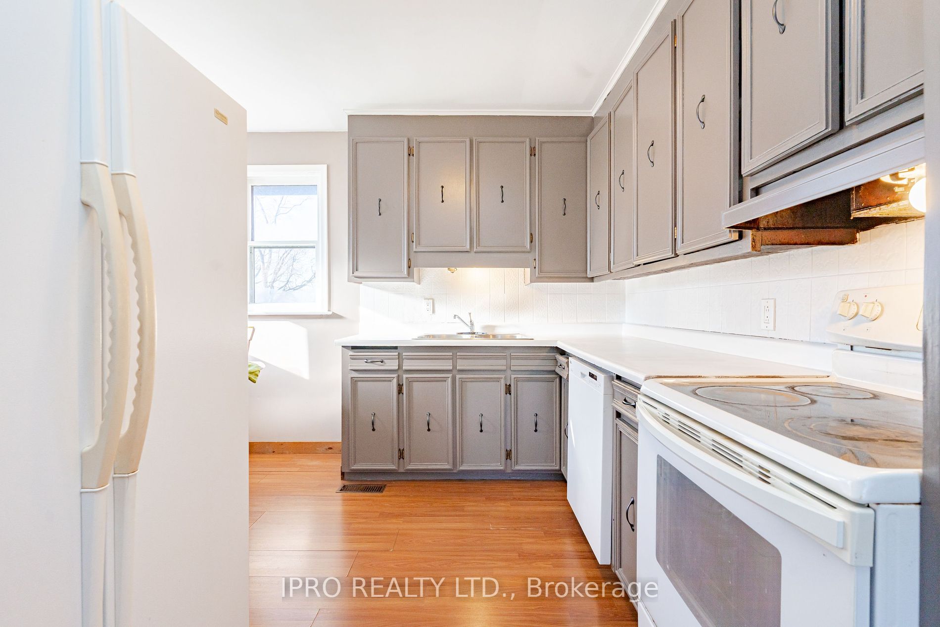 18200 Leslie St Property Photo 11
