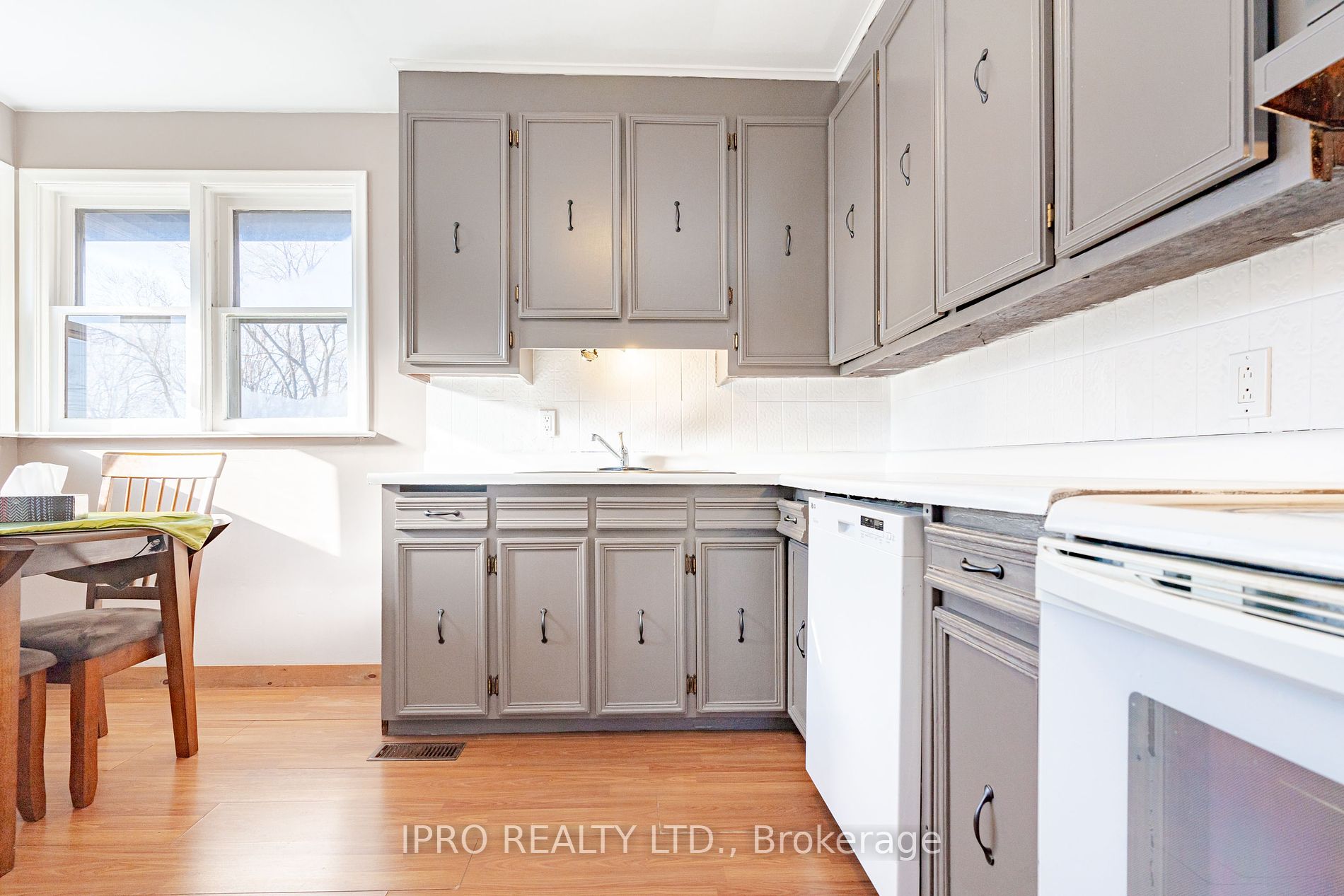 18200 Leslie St Property Photo 16