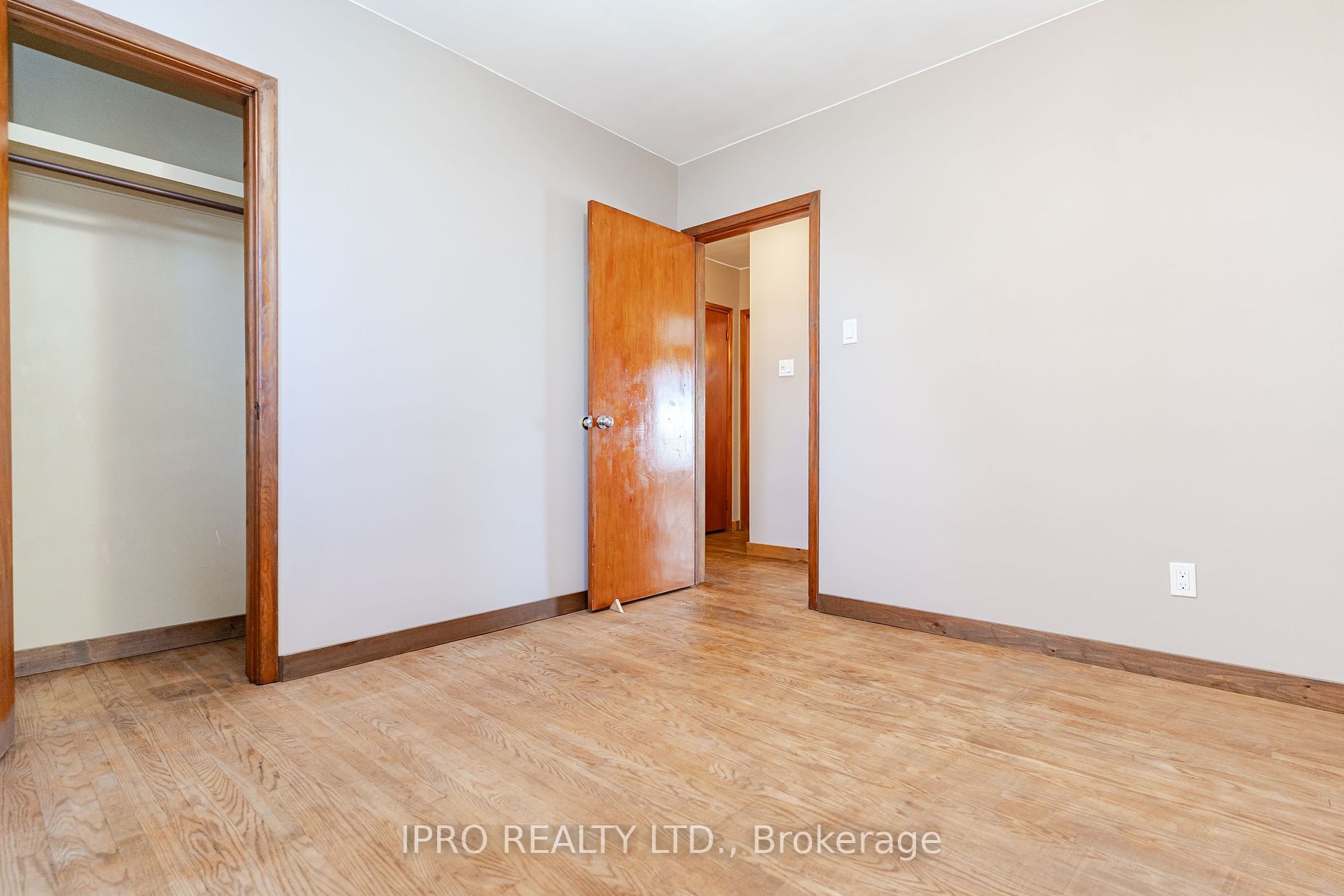 18200 Leslie St Property Photo 18