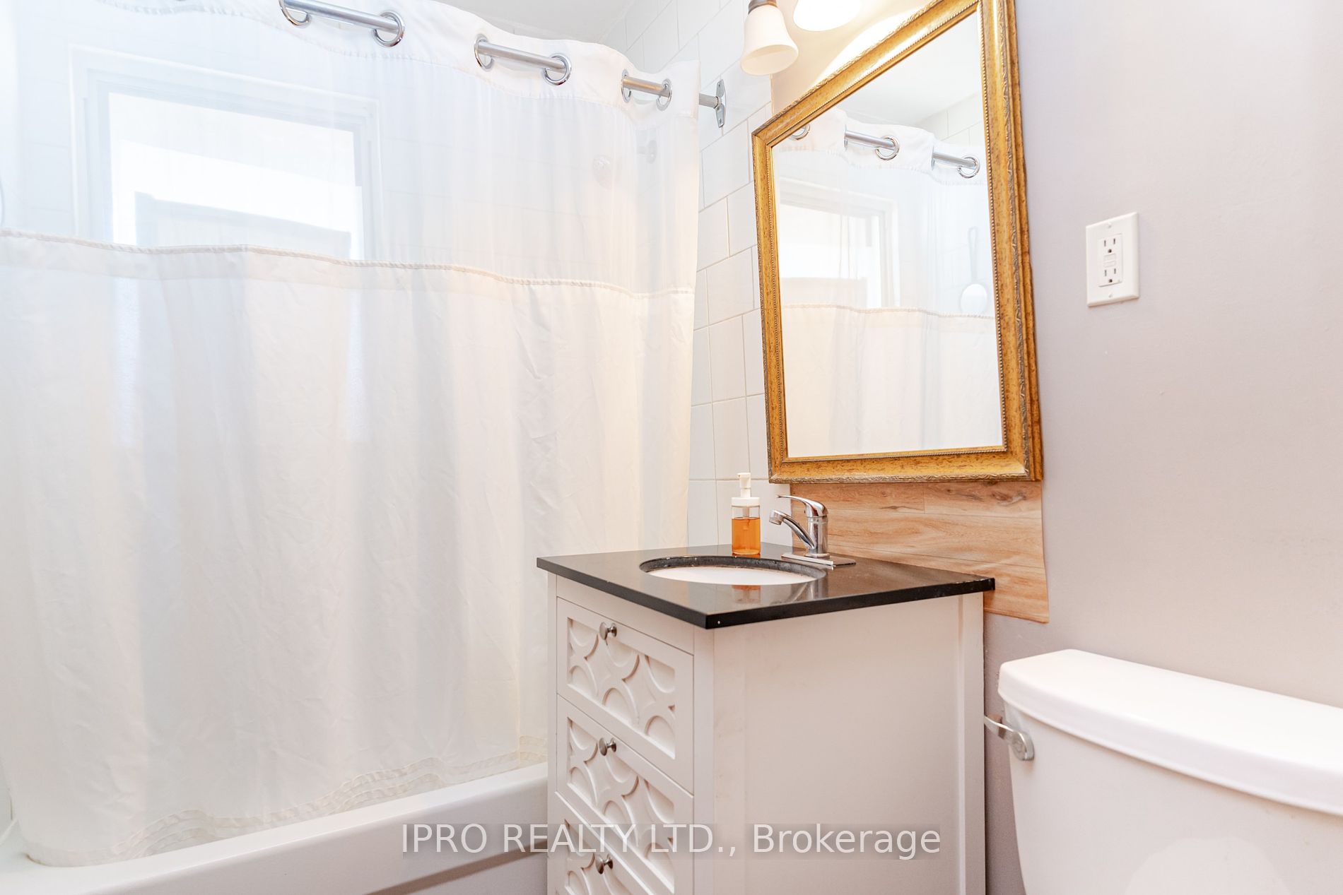 18200 Leslie St Property Photo 21