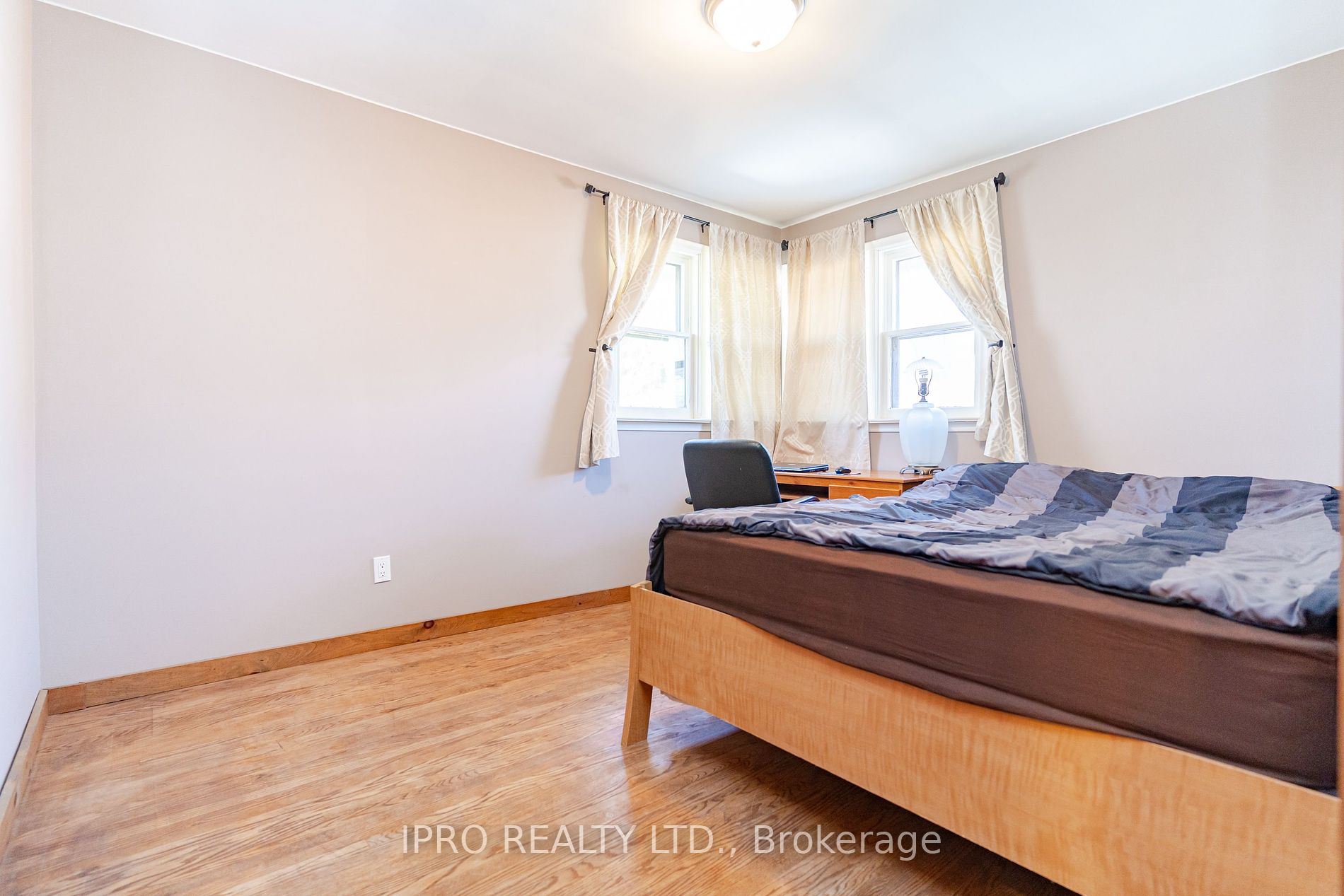 18200 Leslie St Property Photo 22