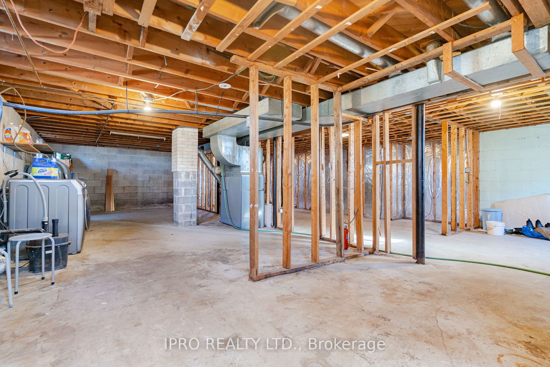 18200 Leslie St Property Photo 24