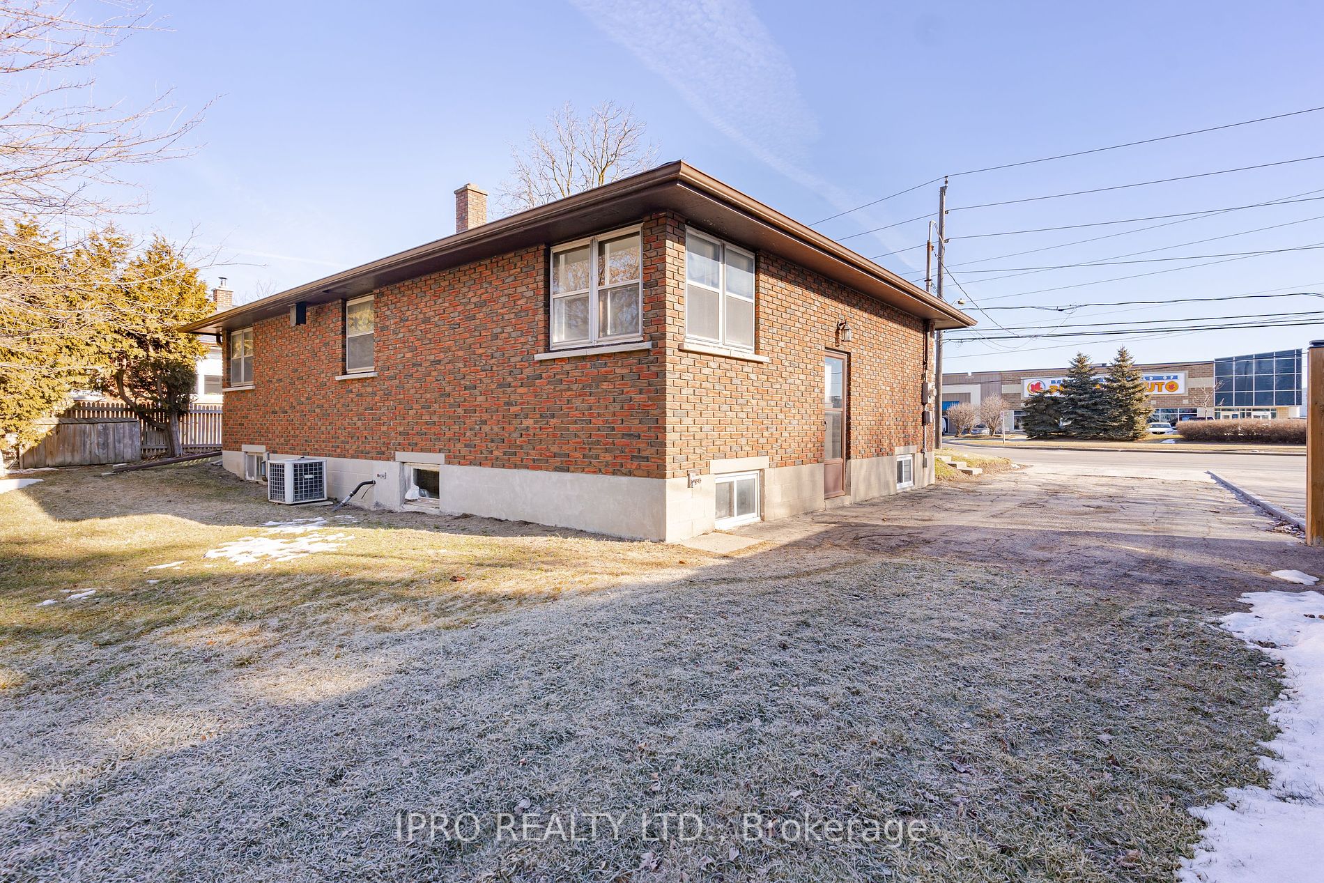 18200 Leslie St Property Photo 29