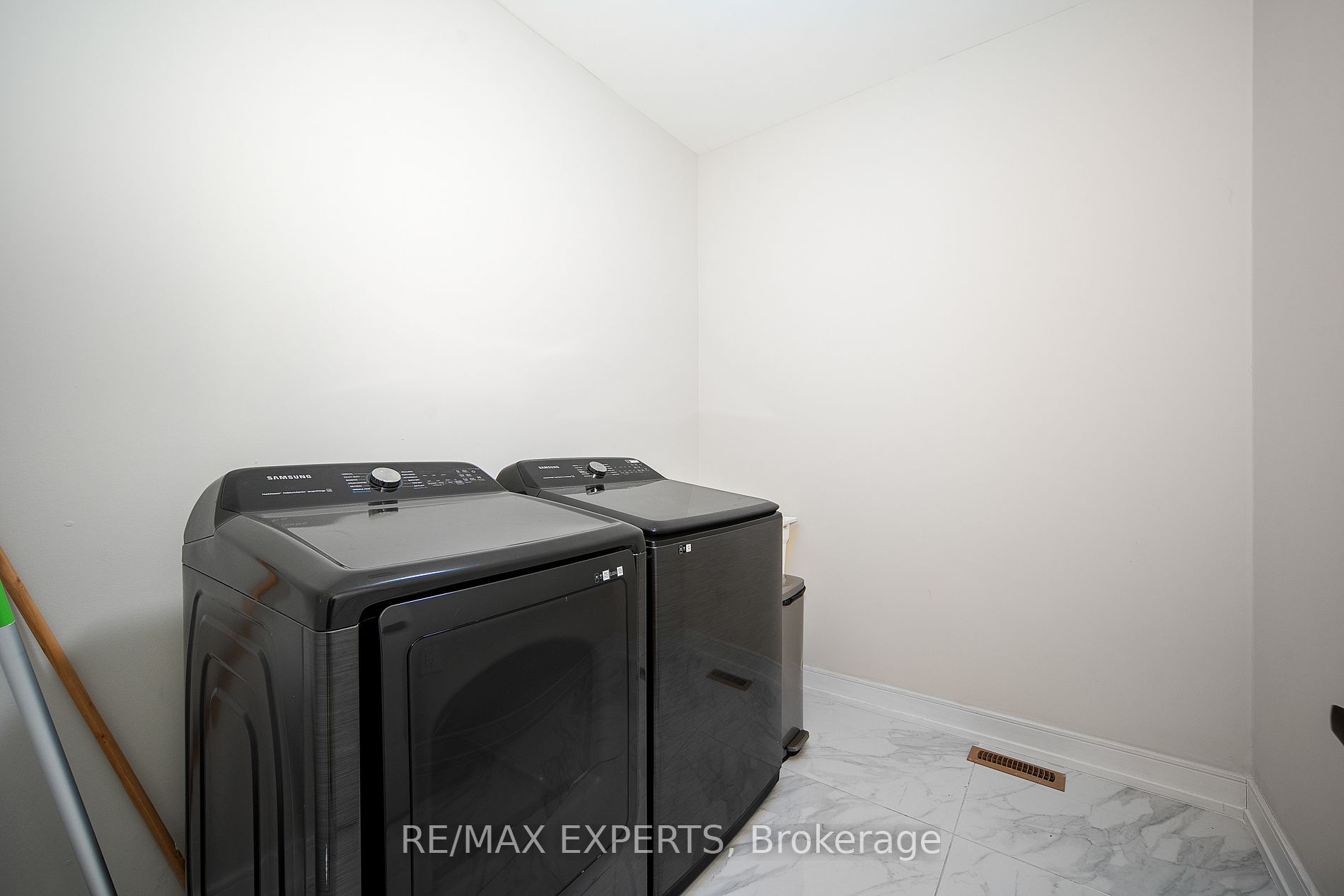37 Ridgeview Crt N Property Photo 24