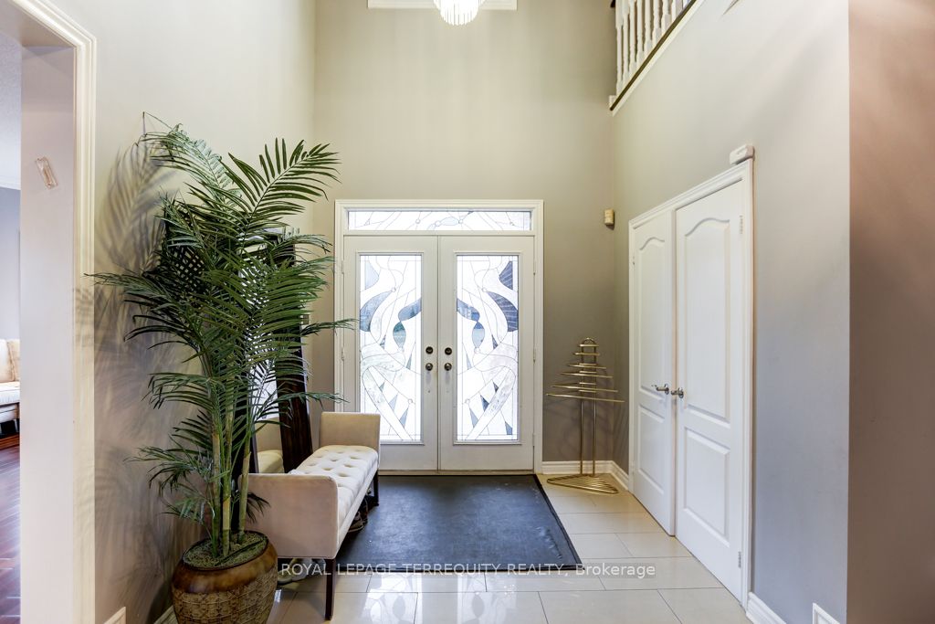107 Thornbrook Crt Property Photo 2