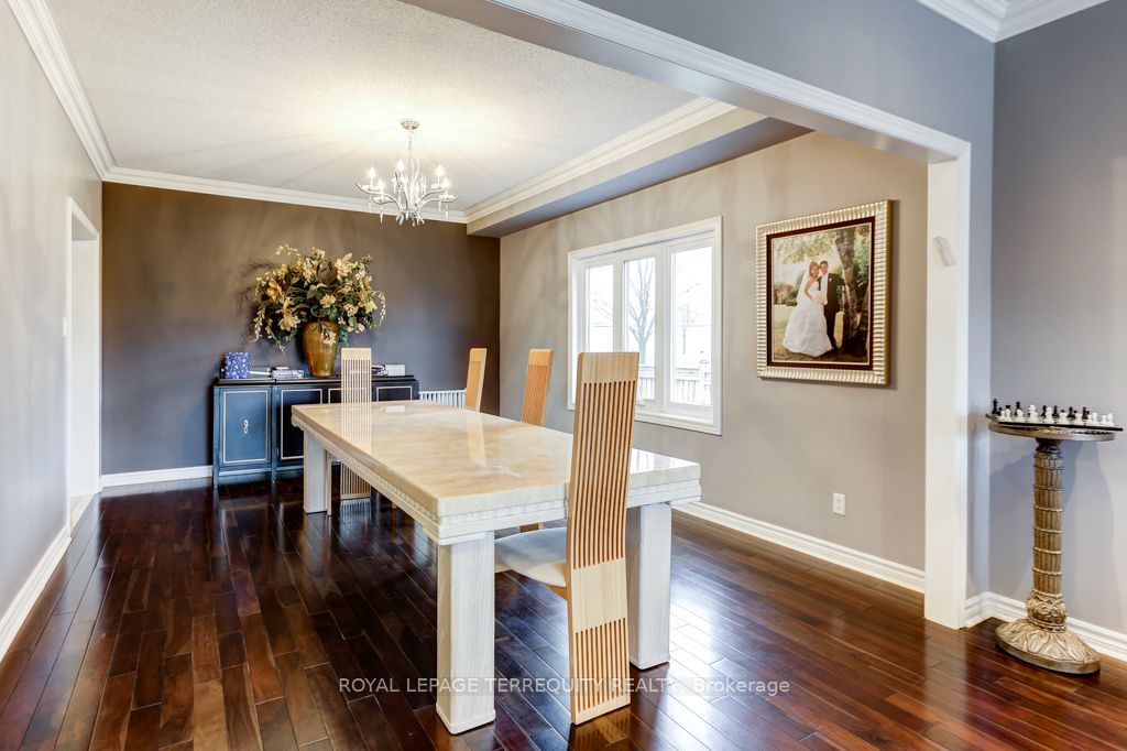 107 Thornbrook Crt Property Photo 8
