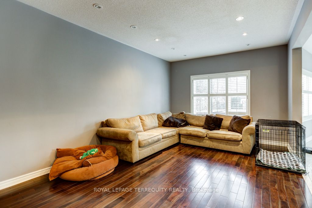 107 Thornbrook Crt Property Photo 15