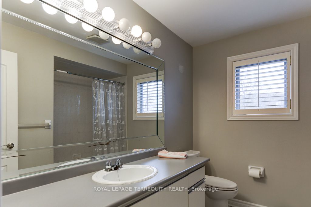 107 Thornbrook Crt Property Photo 22