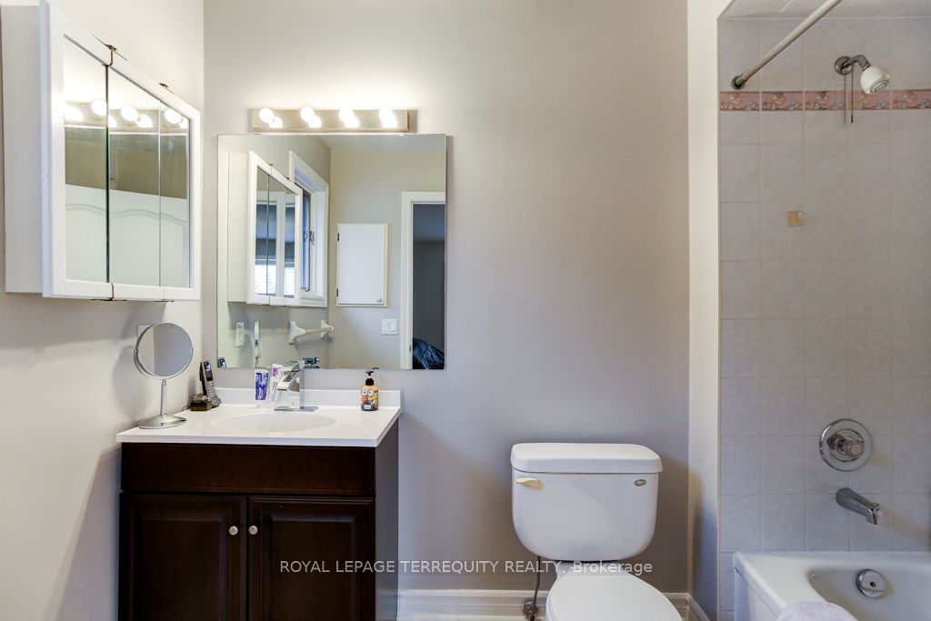 107 Thornbrook Crt Property Photo 25