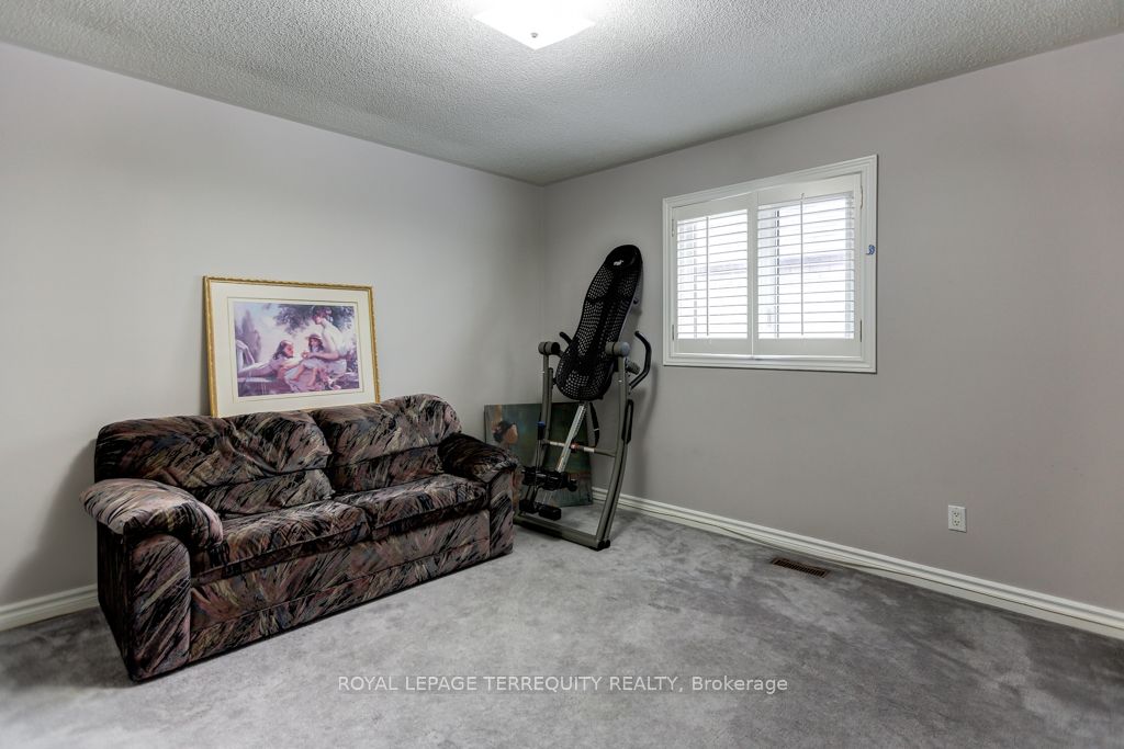 107 Thornbrook Crt Property Photo 26