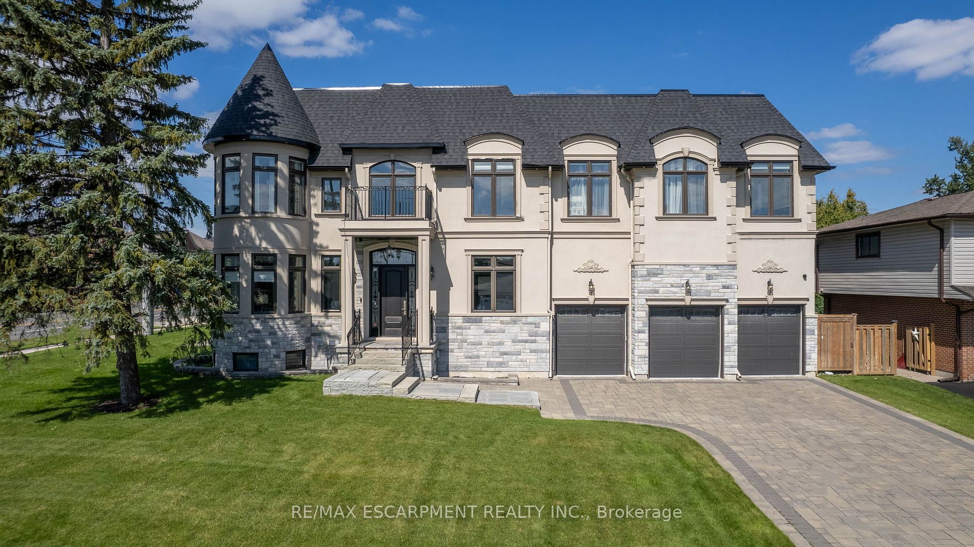 9737 Bathurst St Property Photo 1