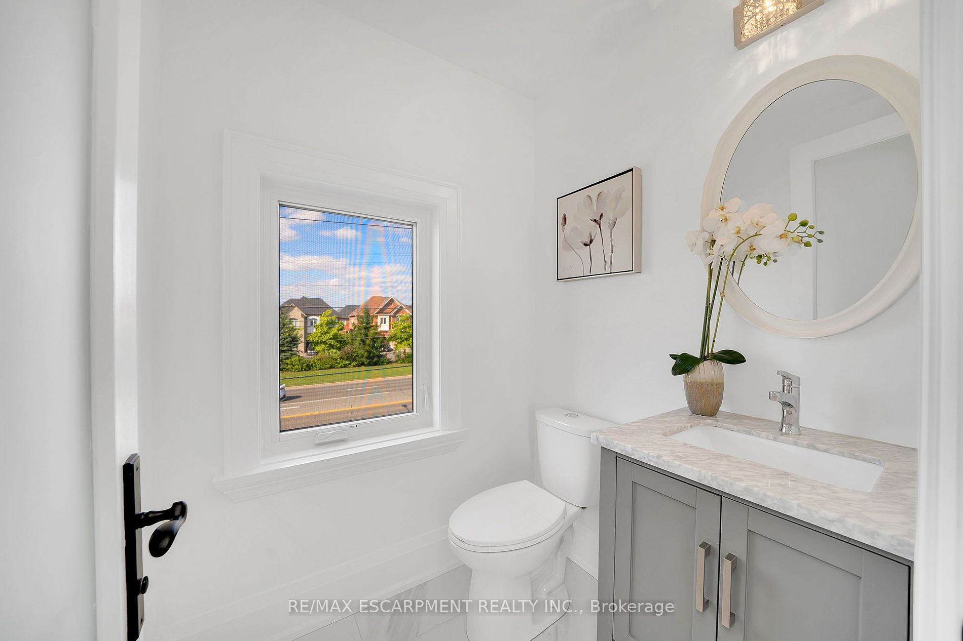 9737 Bathurst St Property Photo 17