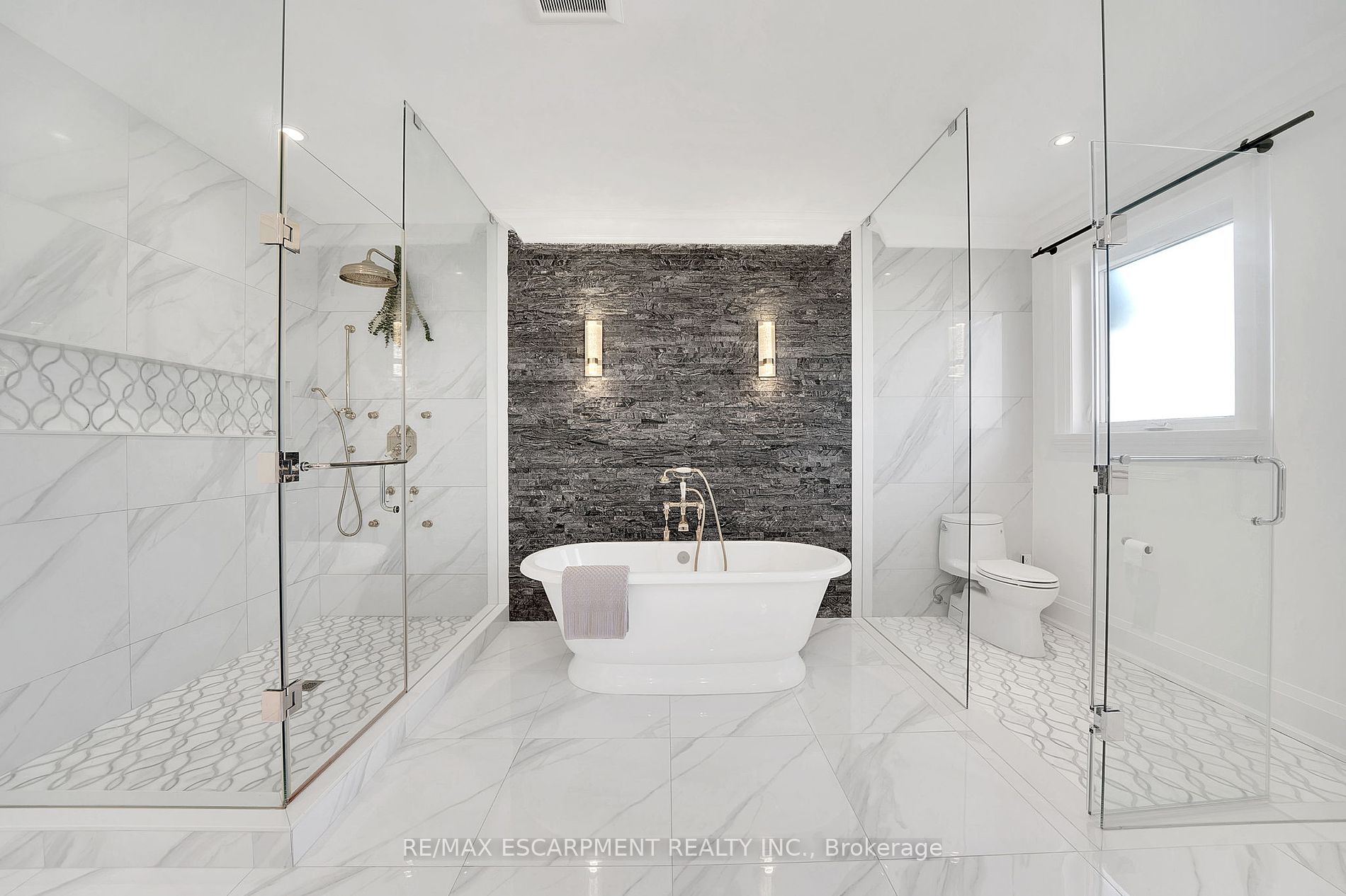 9737 Bathurst St Property Photo 21