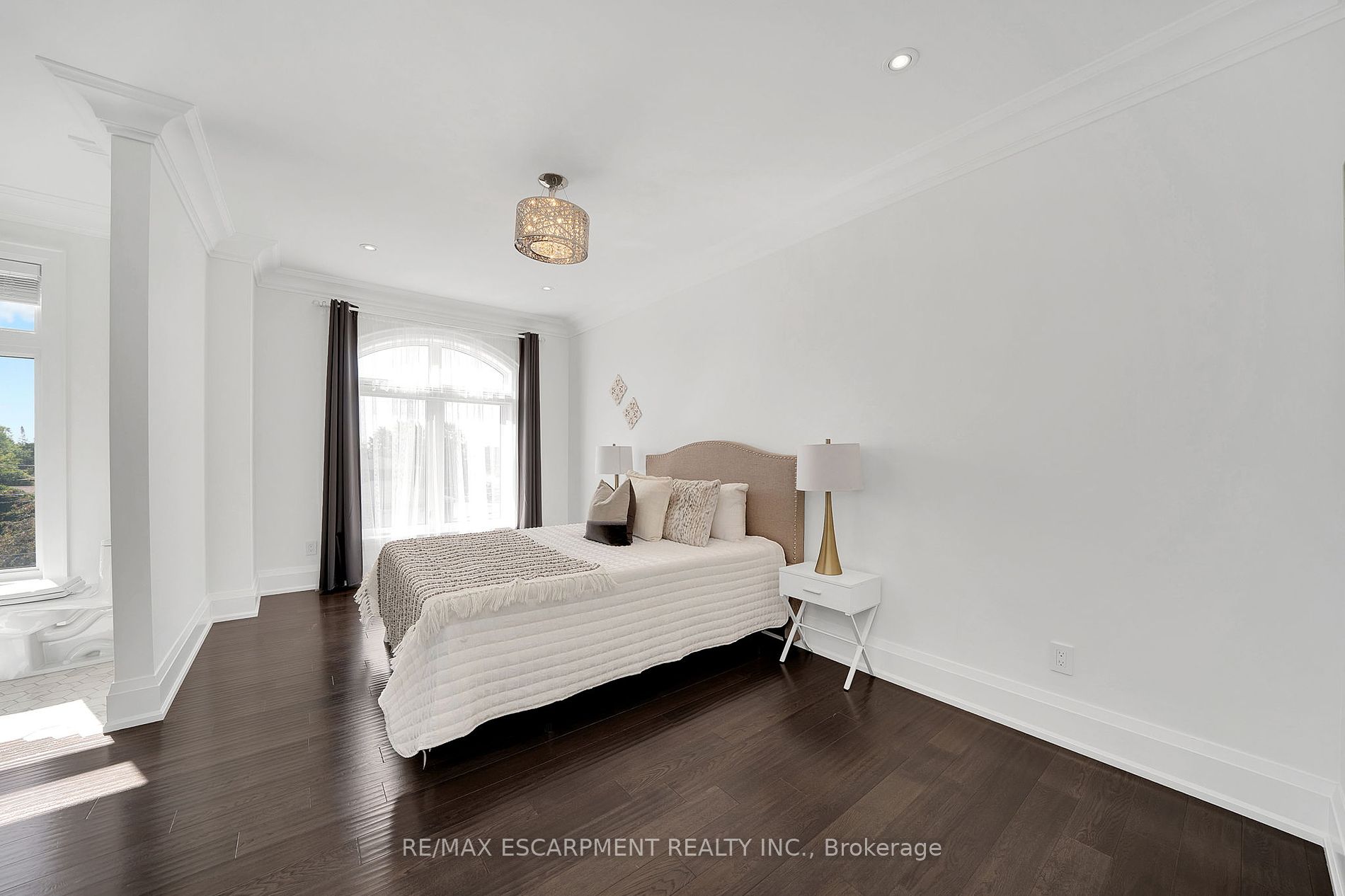 9737 Bathurst St Property Photo 24