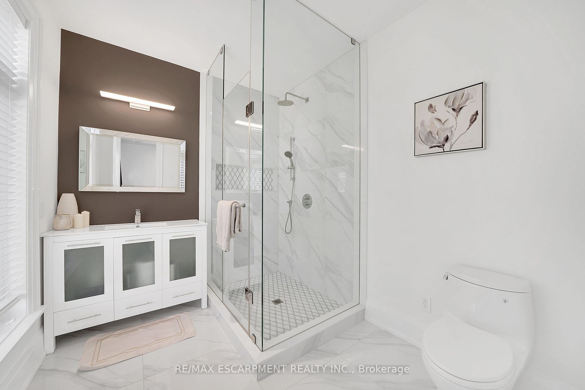 9737 Bathurst St Property Photo 32