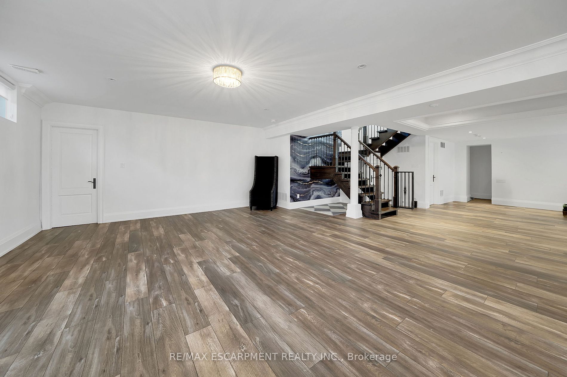 9737 Bathurst St Property Photo 33