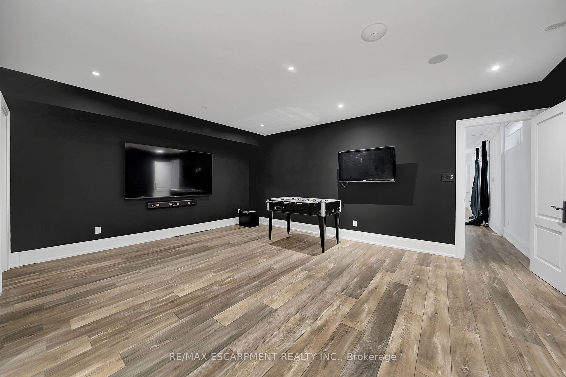 9737 Bathurst St Property Photo 34