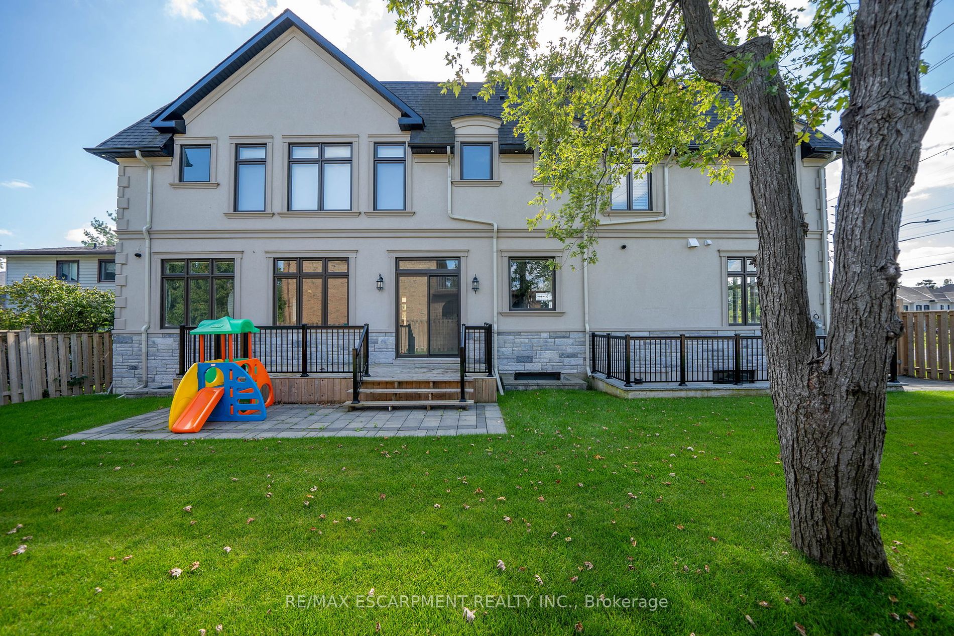 9737 Bathurst St Property Photo 37