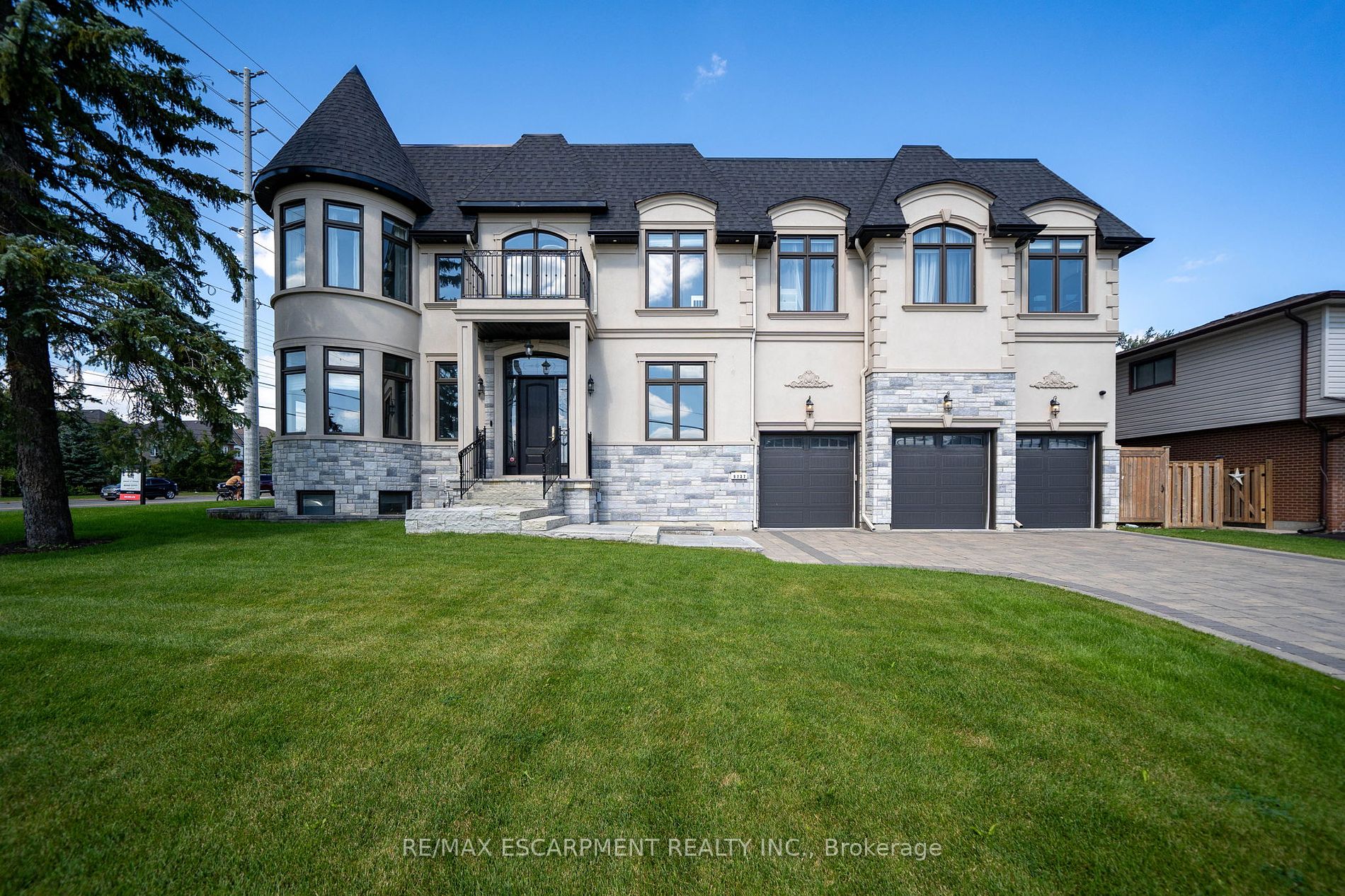 9737 Bathurst St Property Photo 38