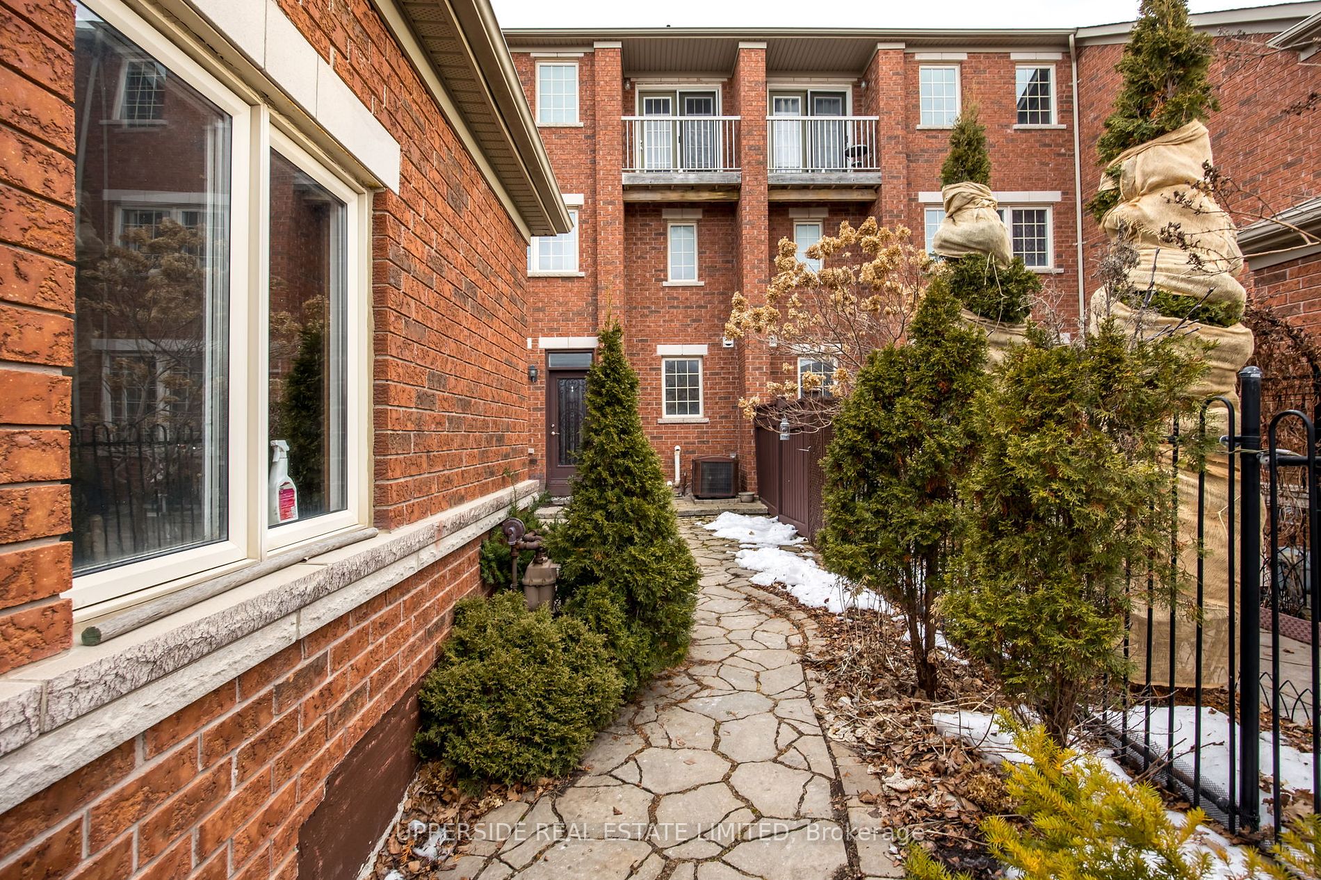 97 Zokol Dr Property Photo 4