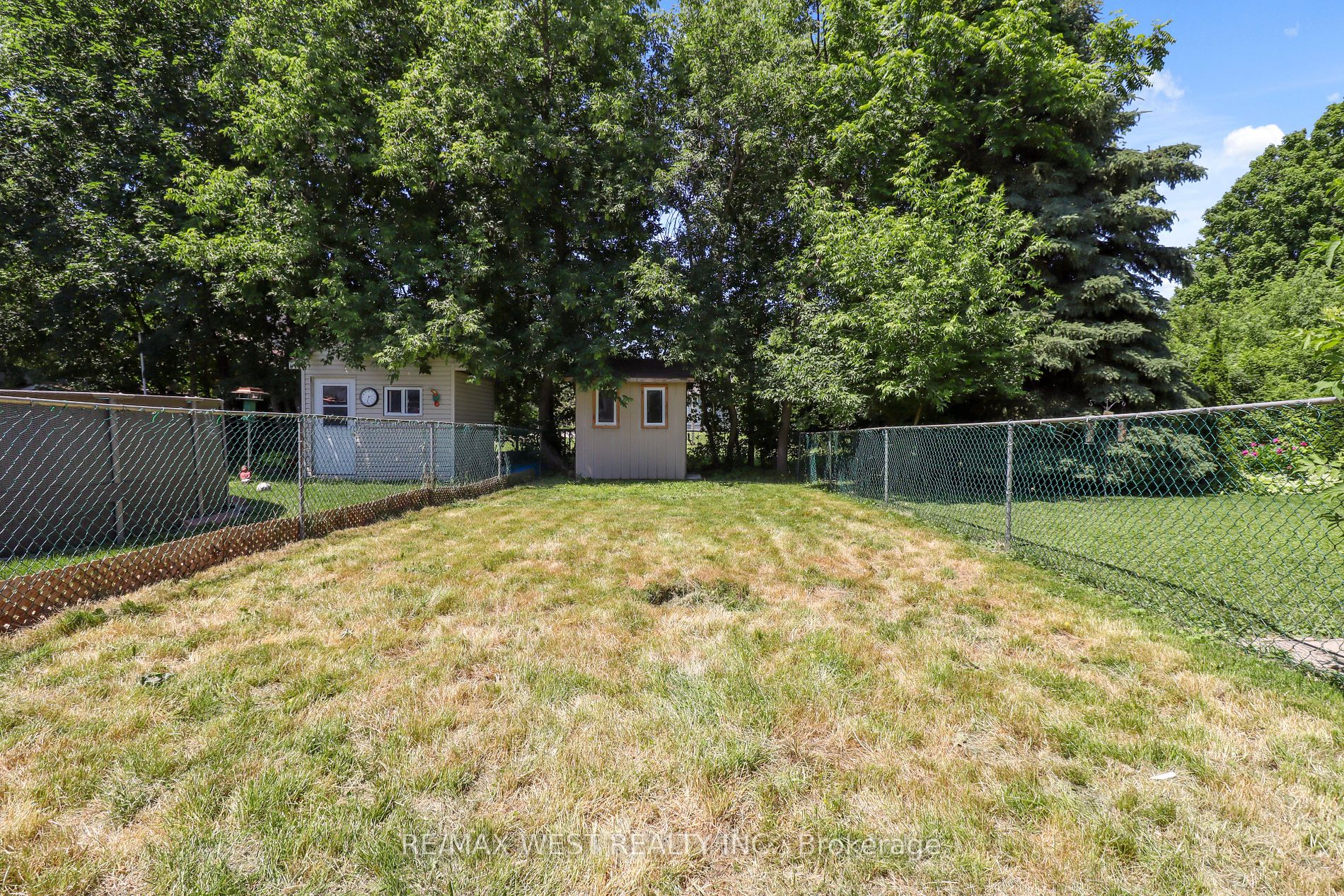 164 Tupper St E Property Photo 34