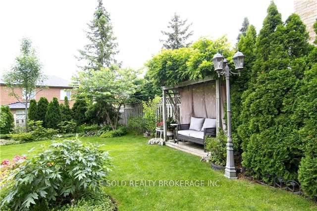 347 Fern Ave Property Photo 9