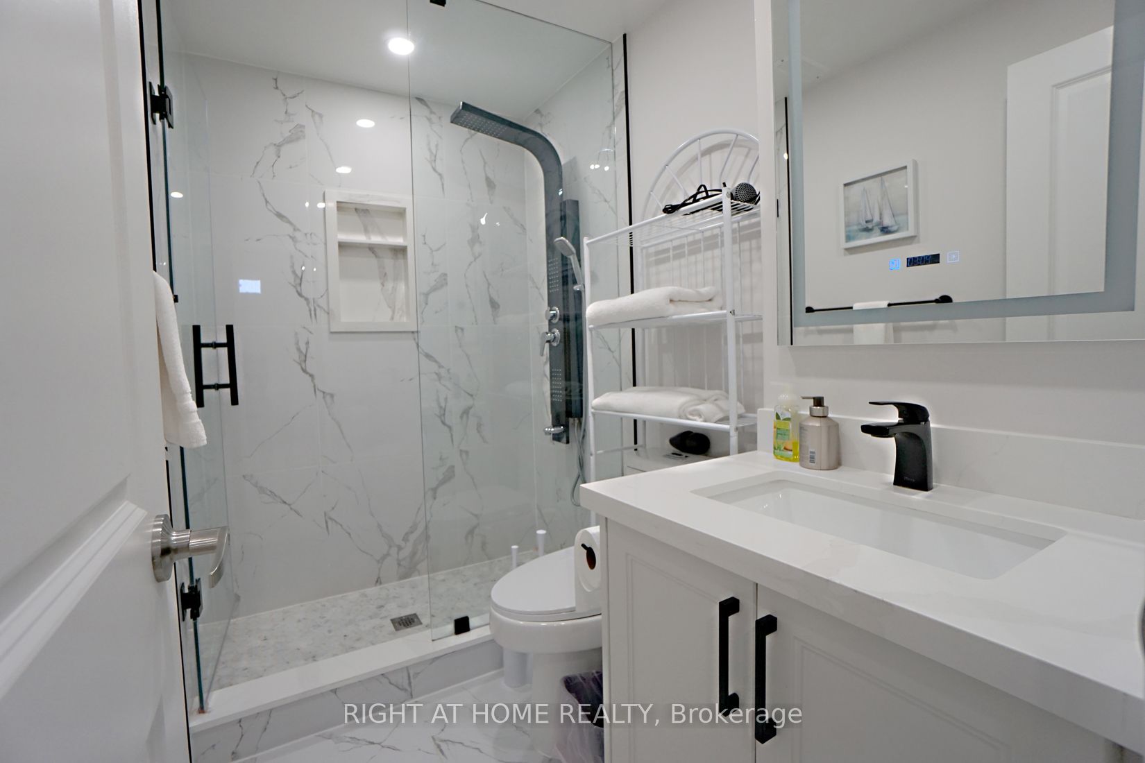 532 Mactier Dr Property Photo 33