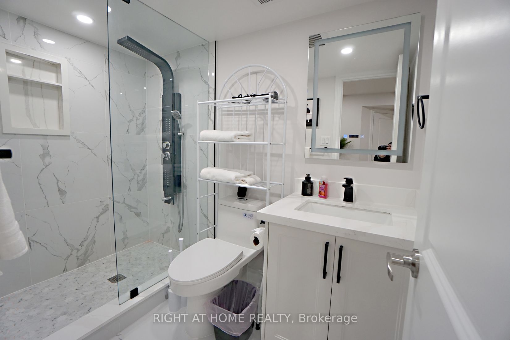 532 Mactier Dr Property Photo 34
