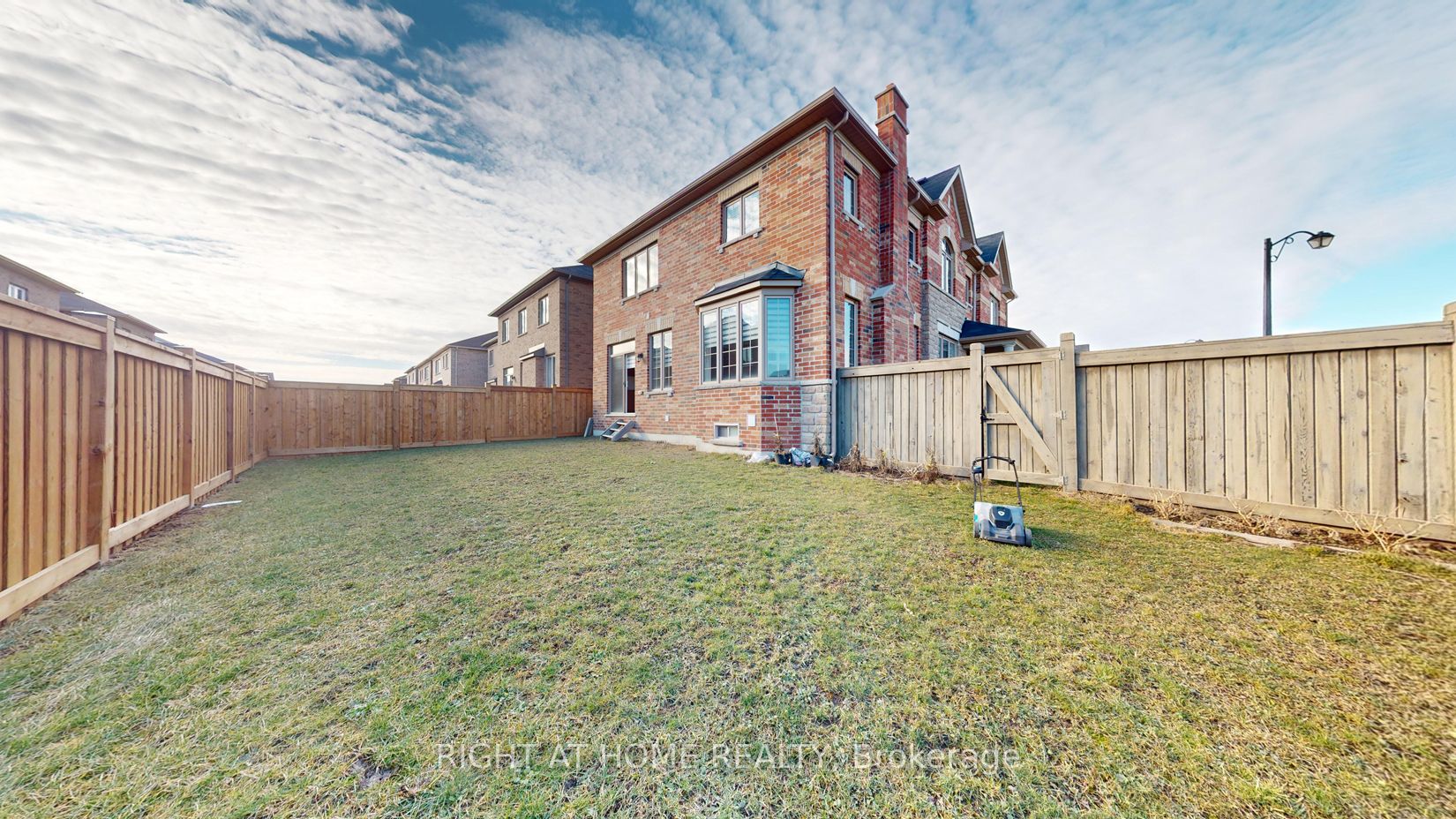 532 Mactier Dr Property Photo 39