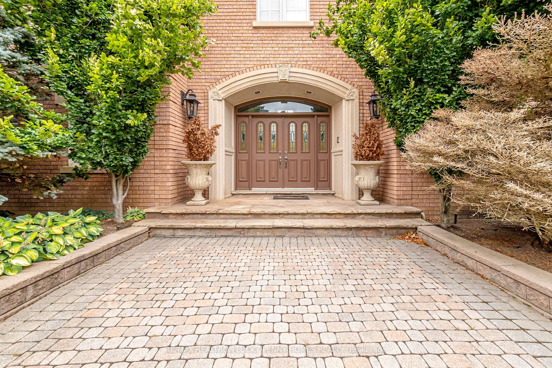 25 Bowes-lyon Crt Property Photo 6