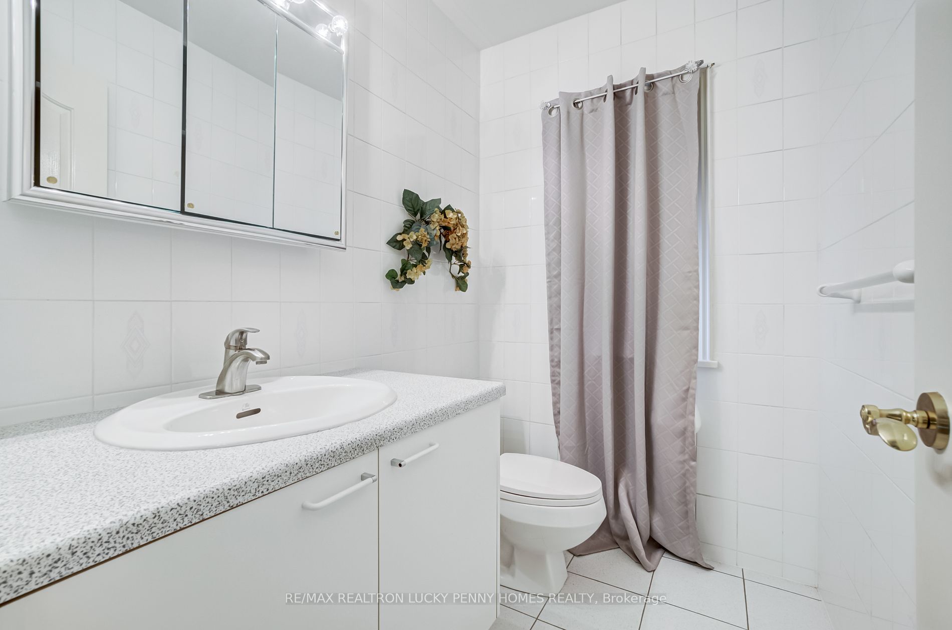 25 Bowes-lyon Crt Property Photo 24
