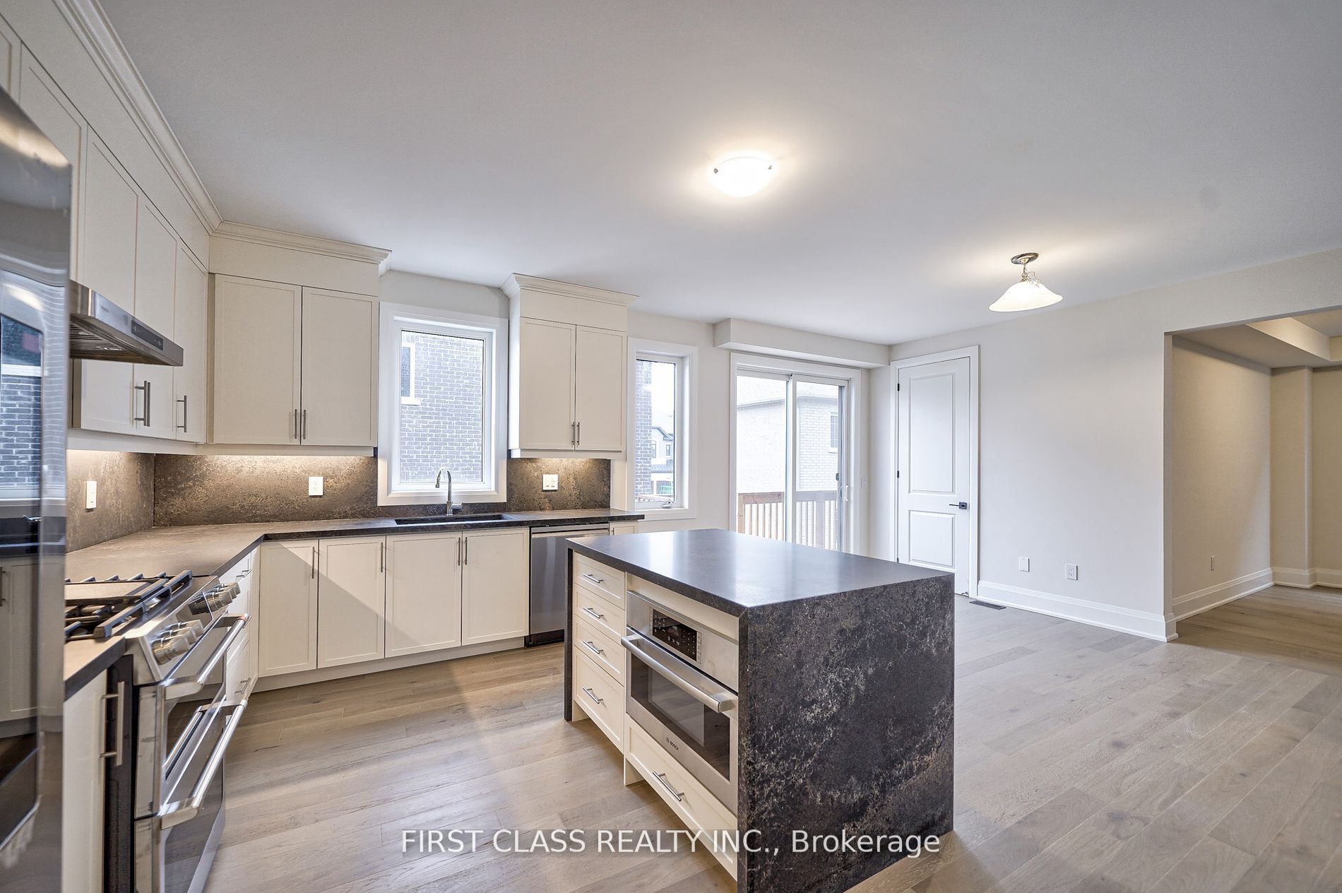 49 Rowe St Property Photo 9