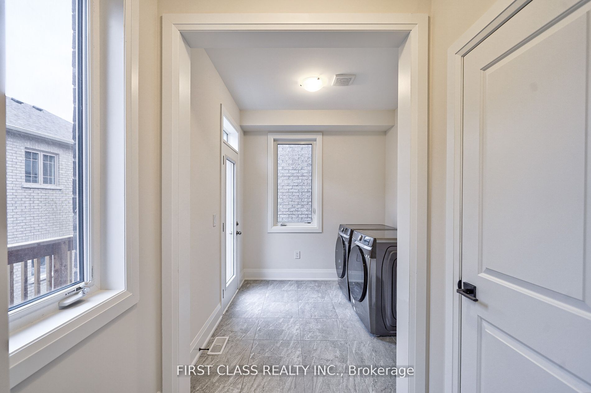 49 Rowe St Property Photo 17
