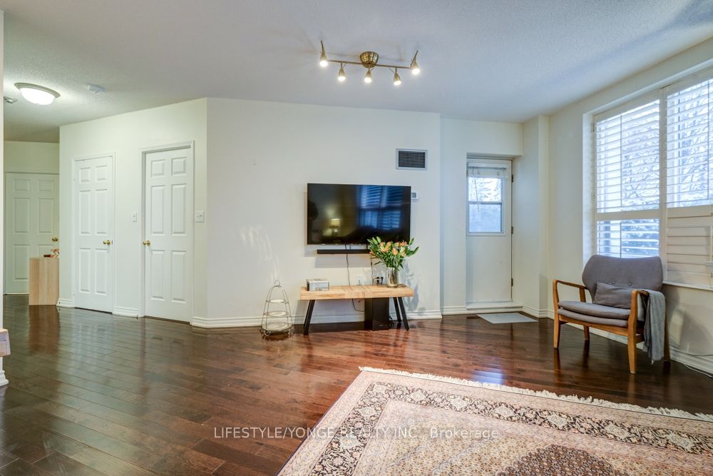 2100 John St 17 Property Photo 12