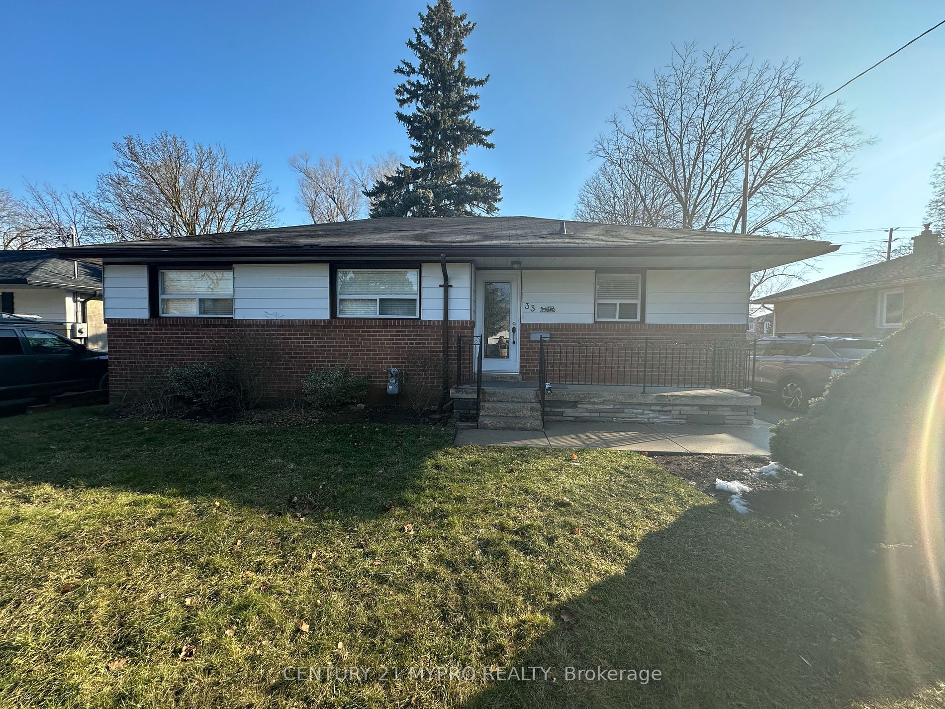 33 Tormore Dr Property Photo 1