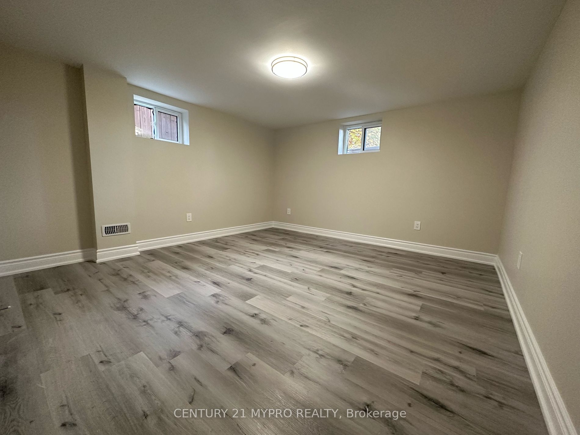 33 Tormore Dr Property Photo 6