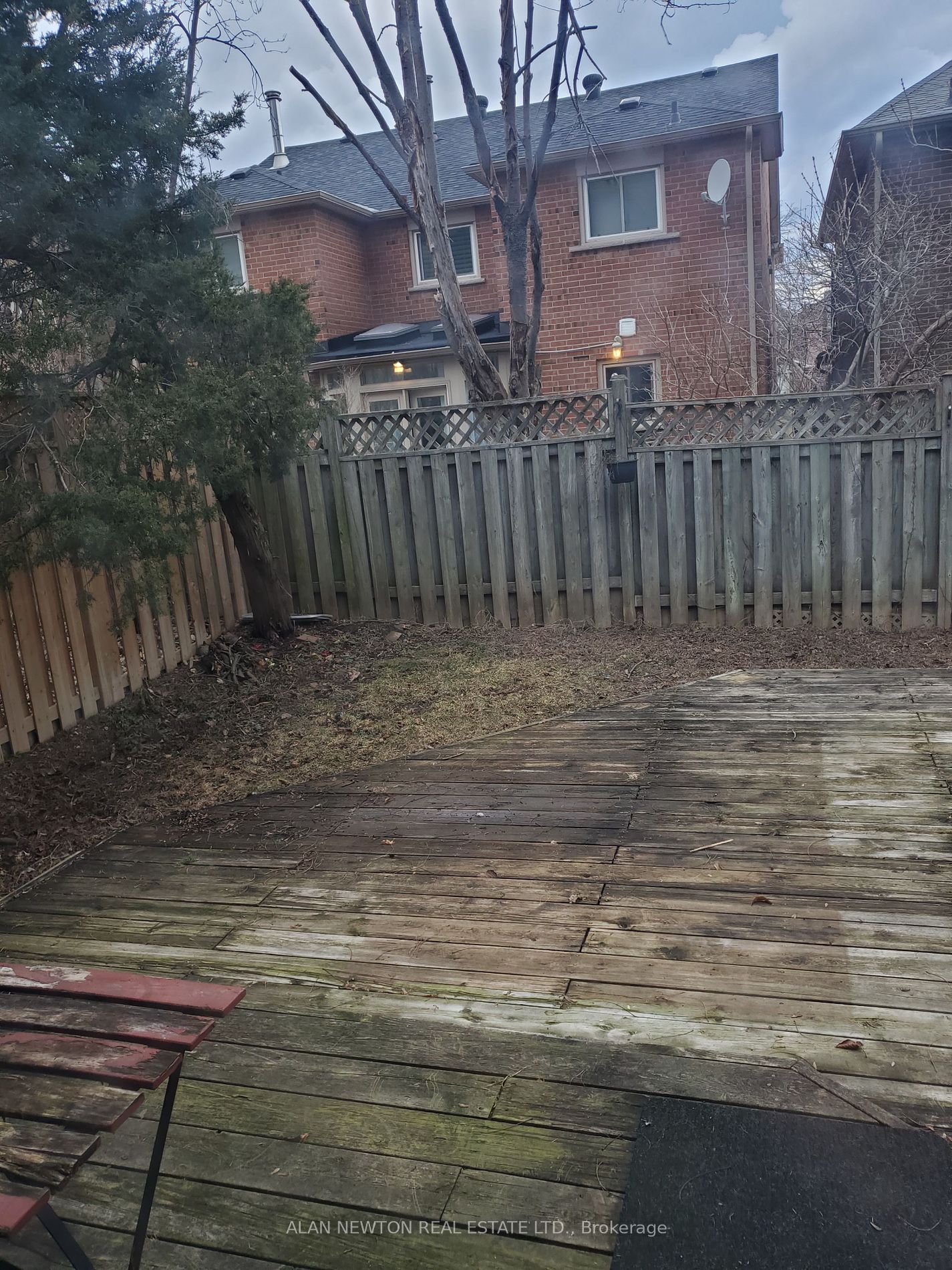 76 Roxborough Lane Property Photo 2
