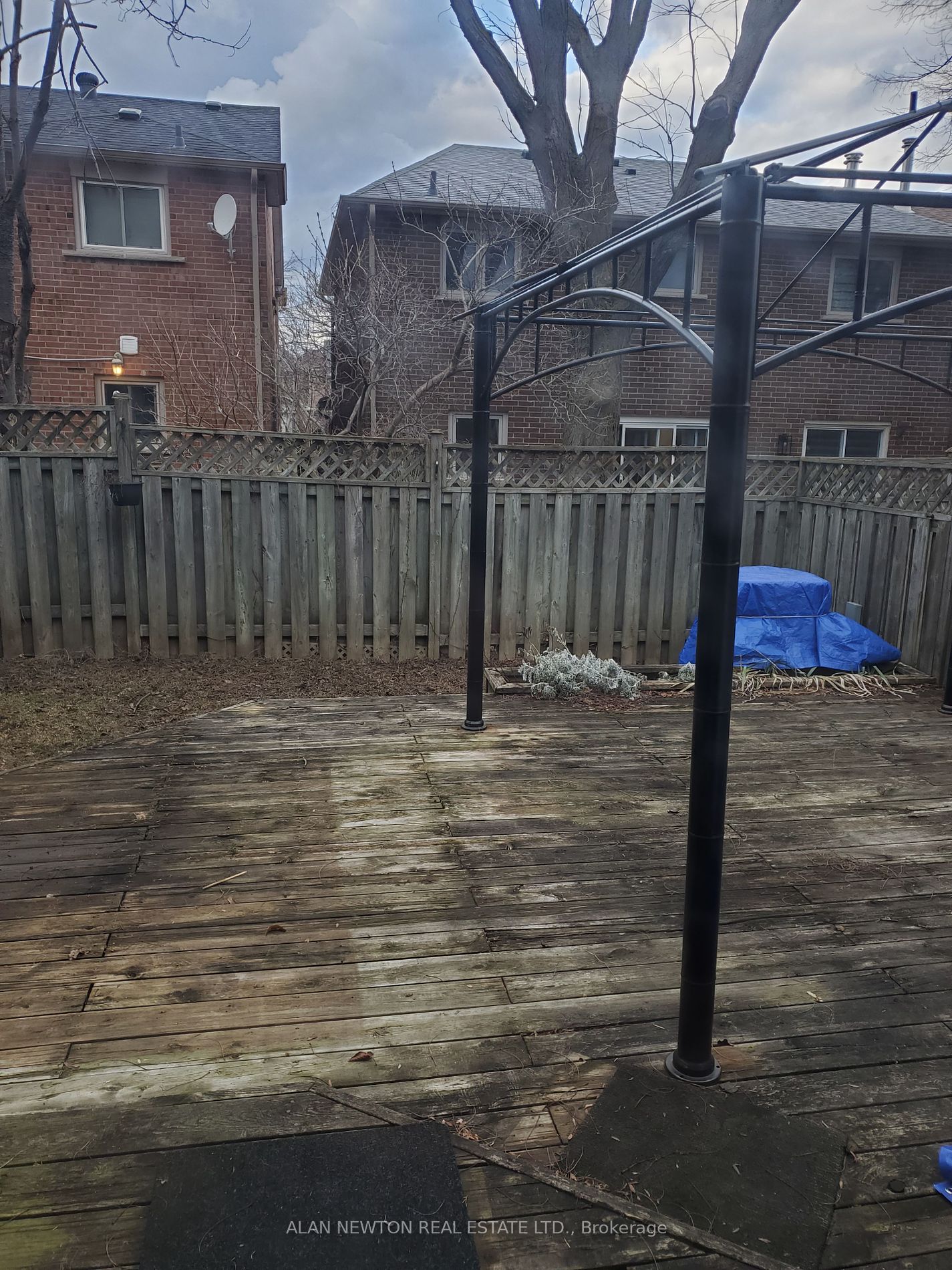 76 Roxborough Lane Property Photo 3