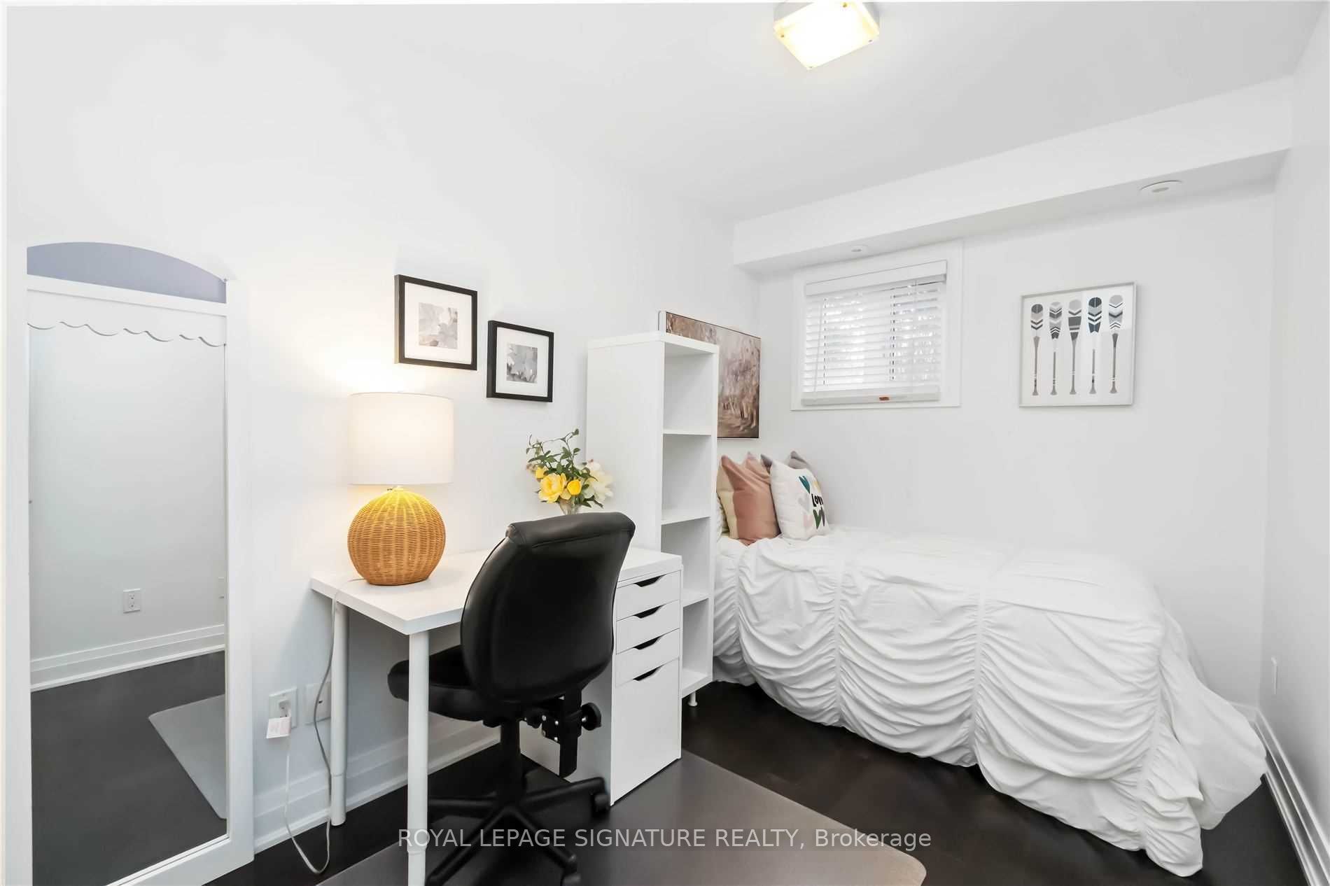 320 John St 7 Property Photo 11
