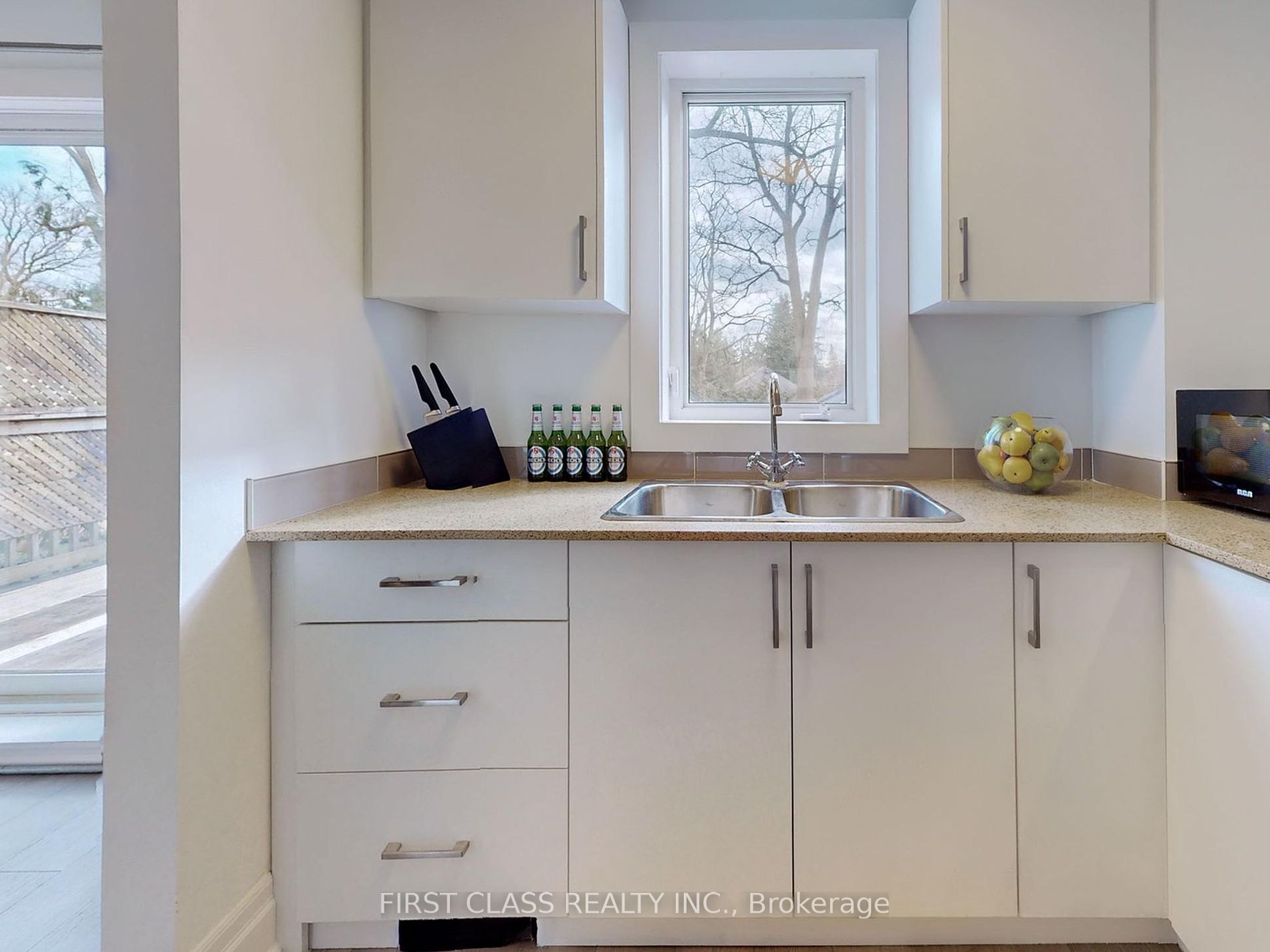 148 Richmond St Property Photo 12