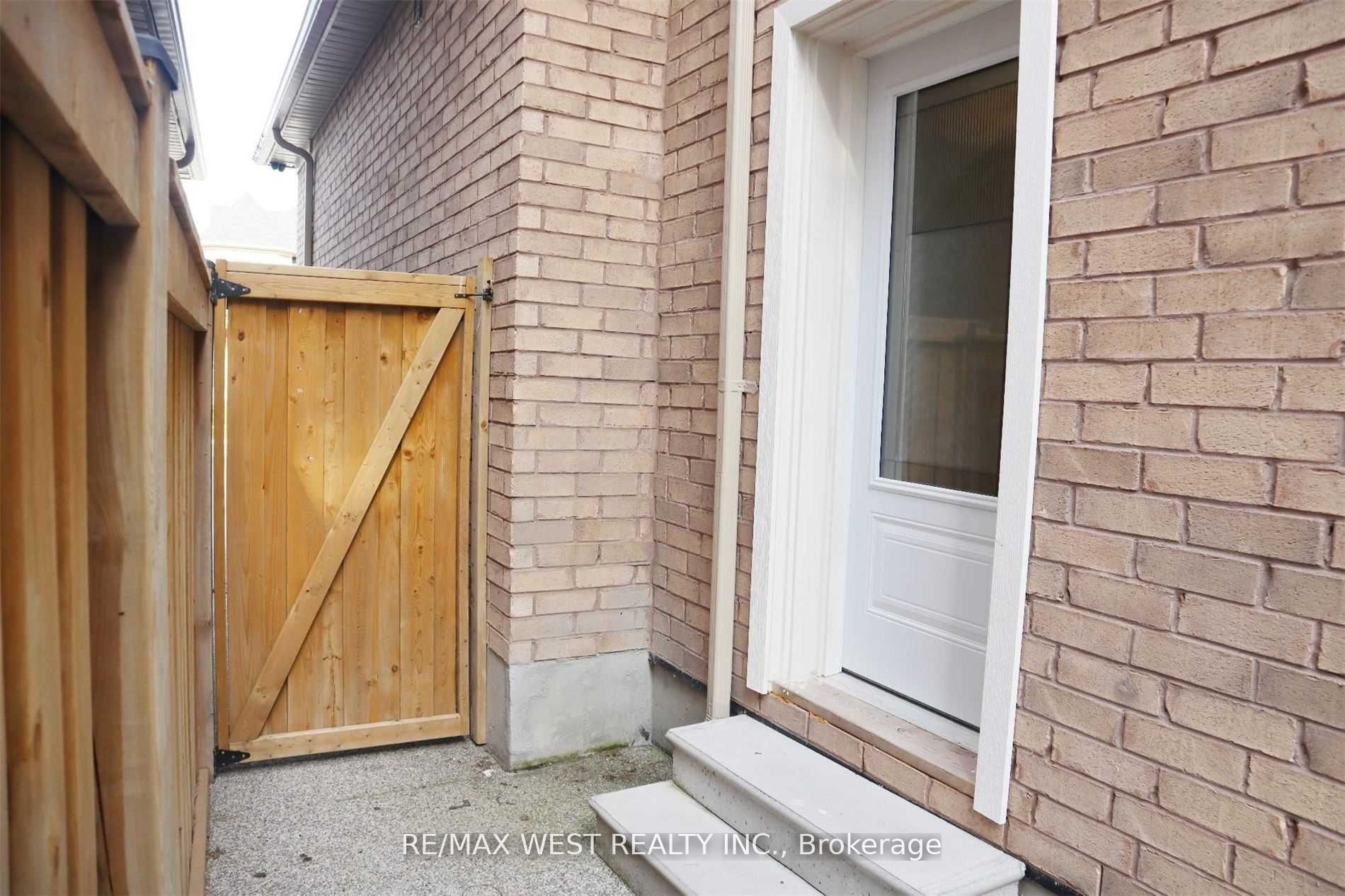 28 Pridham Pl Property Photo 2