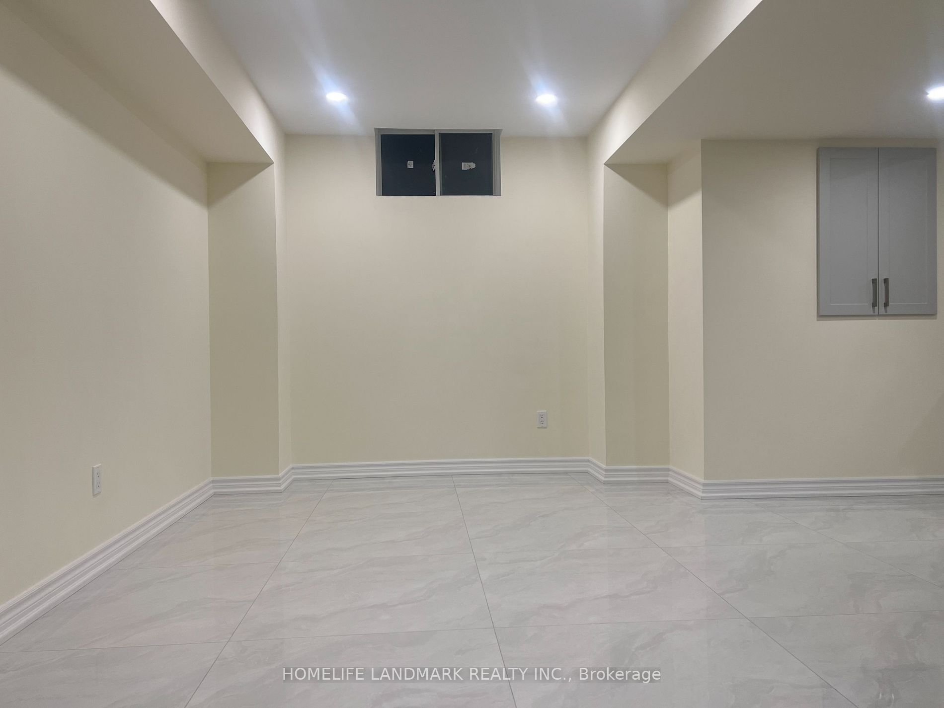 274 The Bridle Walk Property Photo 5