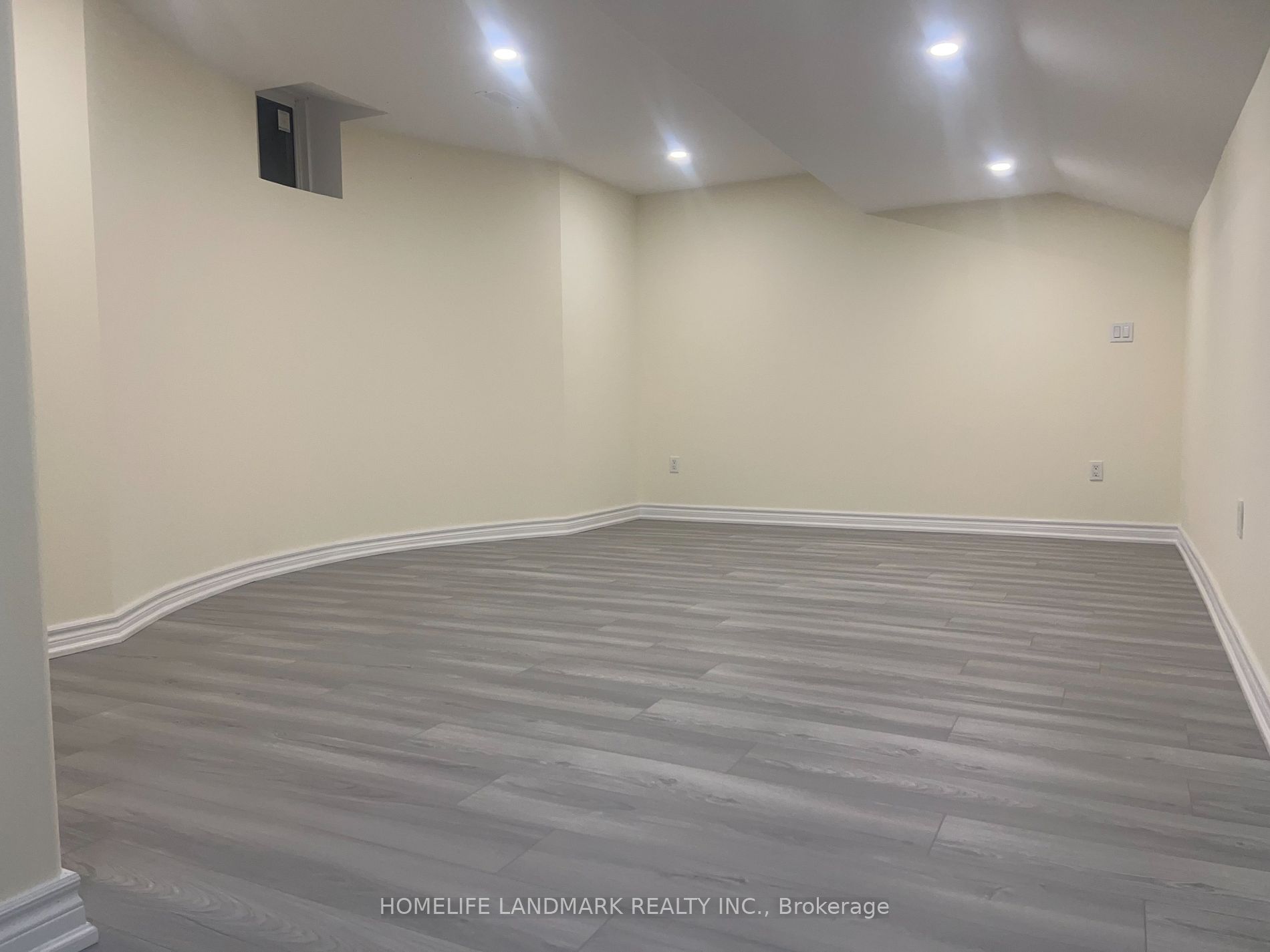 274 The Bridle Walk Property Photo 7