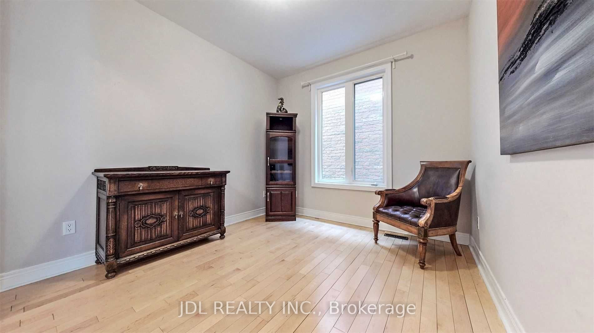 92 Princess Diana Dr Property Photo 14