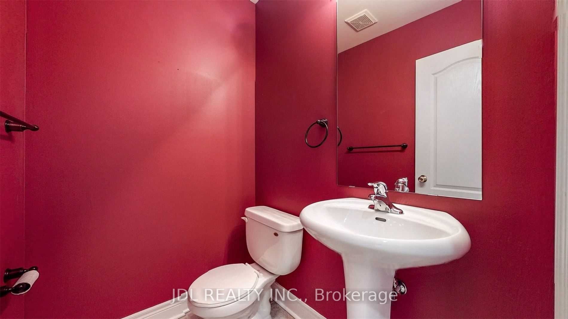 92 Princess Diana Dr Property Photo 16