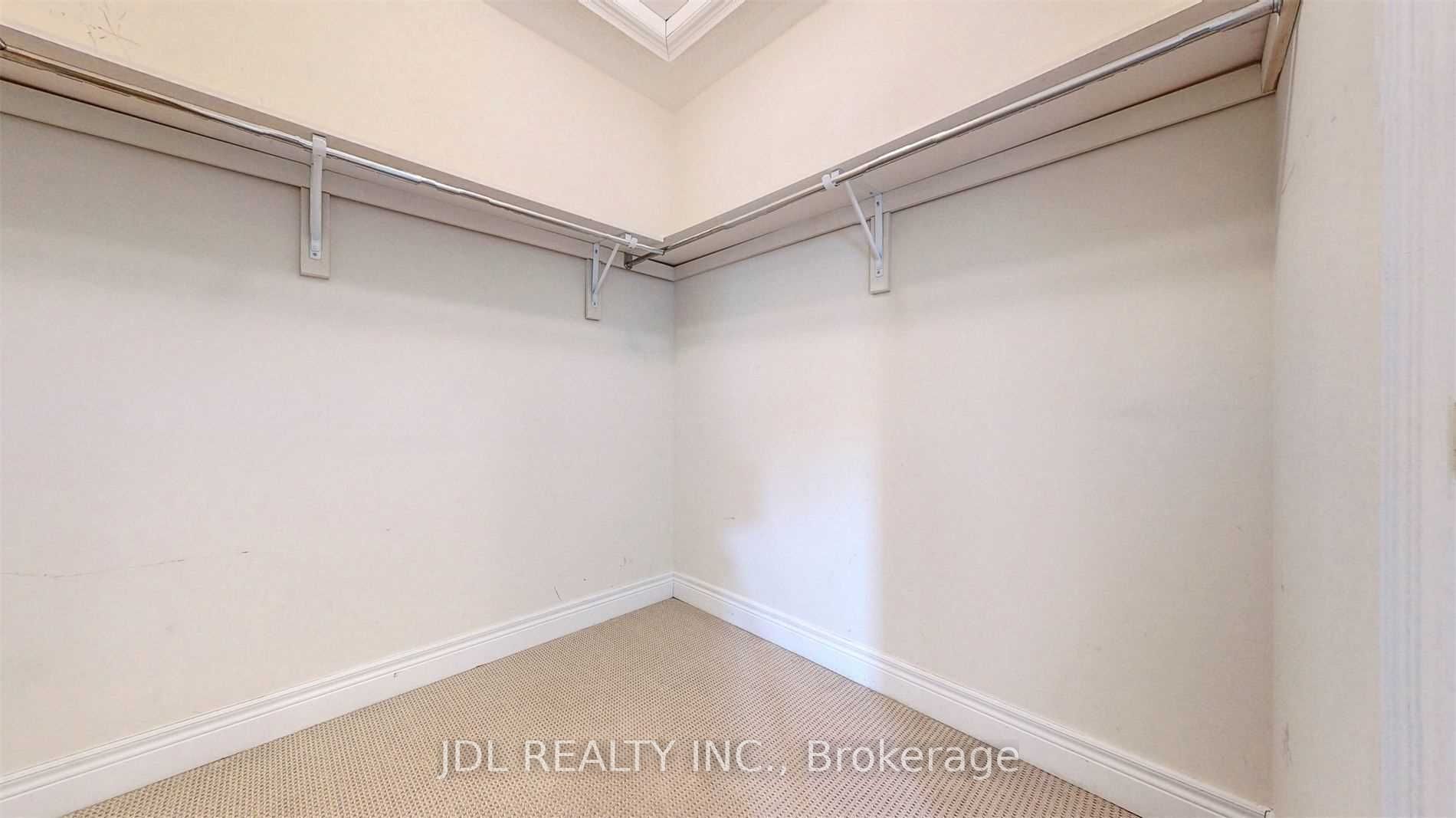 92 Princess Diana Dr Property Photo 18