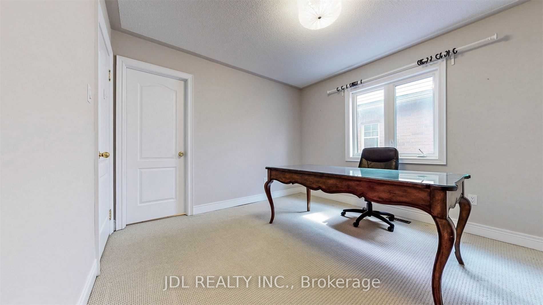 92 Princess Diana Dr Property Photo 24