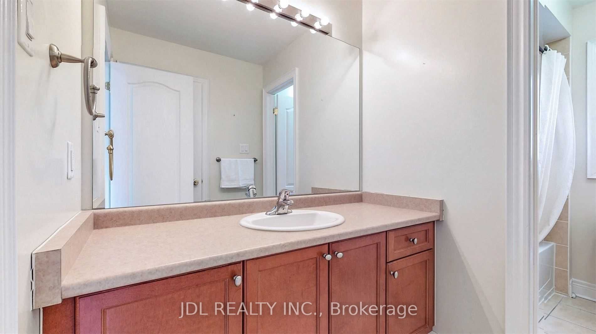 92 Princess Diana Dr Property Photo 27