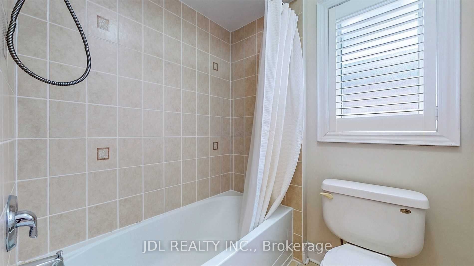 92 Princess Diana Dr Property Photo 28