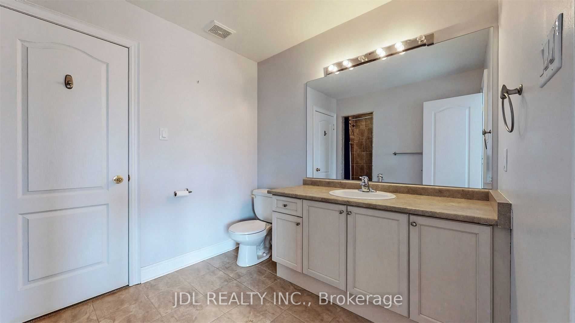 92 Princess Diana Dr Property Photo 29